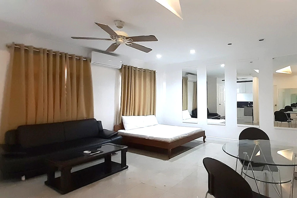 153 Executive Suites by OYO Rooms