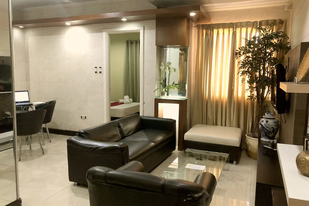 153 Executive Suites by OYO Rooms