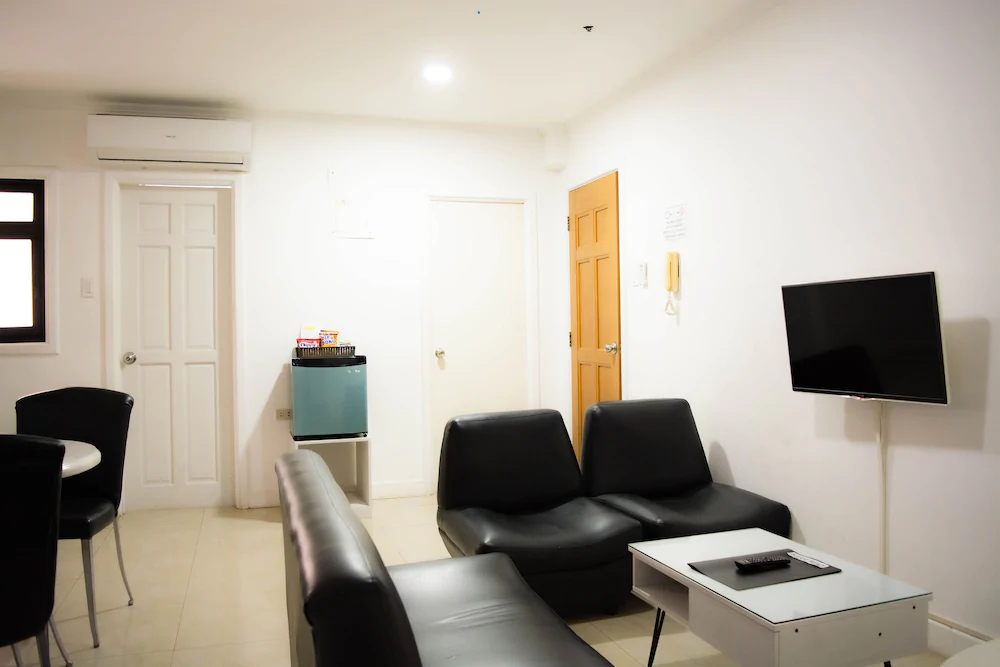 153 Executive Suites by OYO Rooms