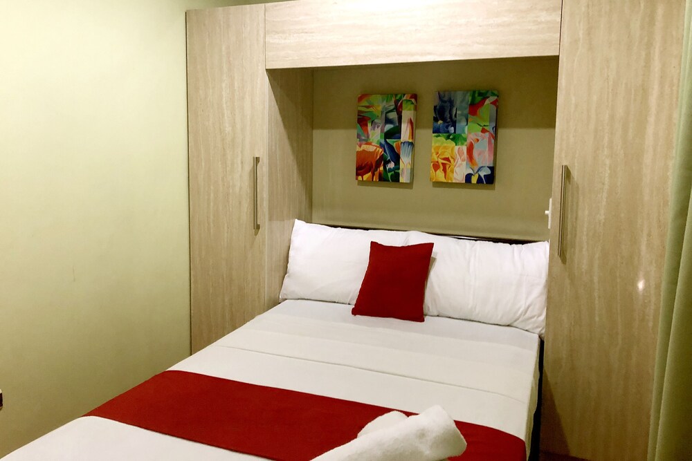 153 Executive Suites by OYO Rooms