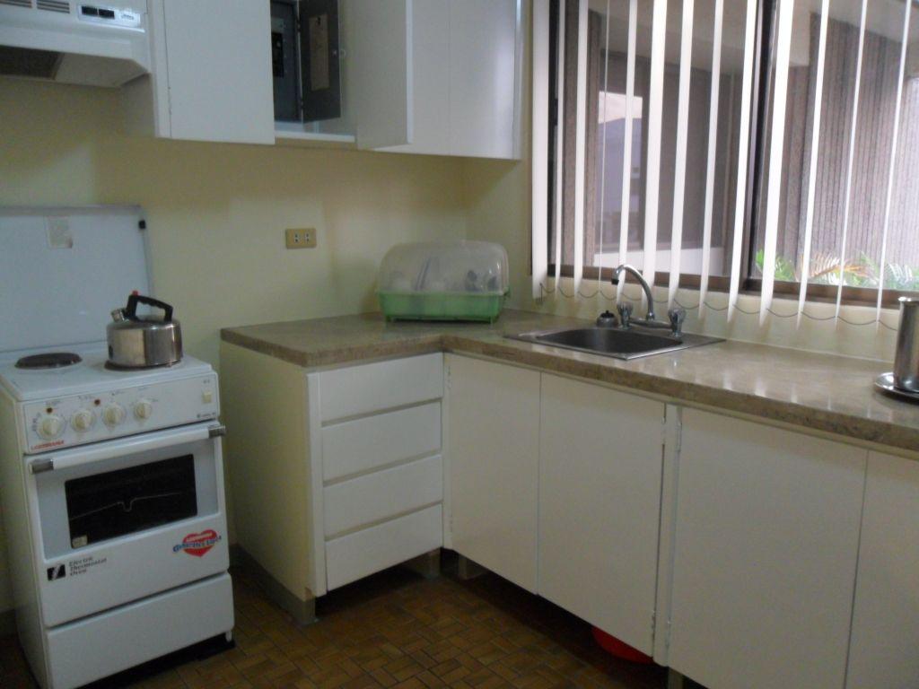 Amorsolo Mansion Apartments And Suites