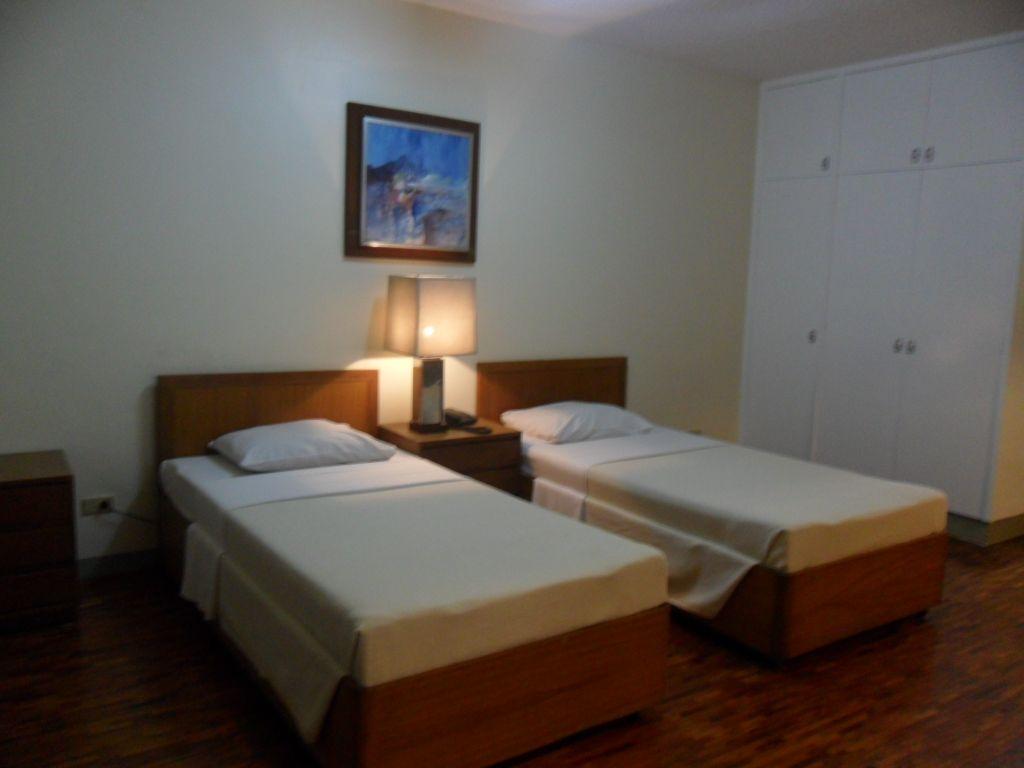 Amorsolo Mansion Apartments And Suites