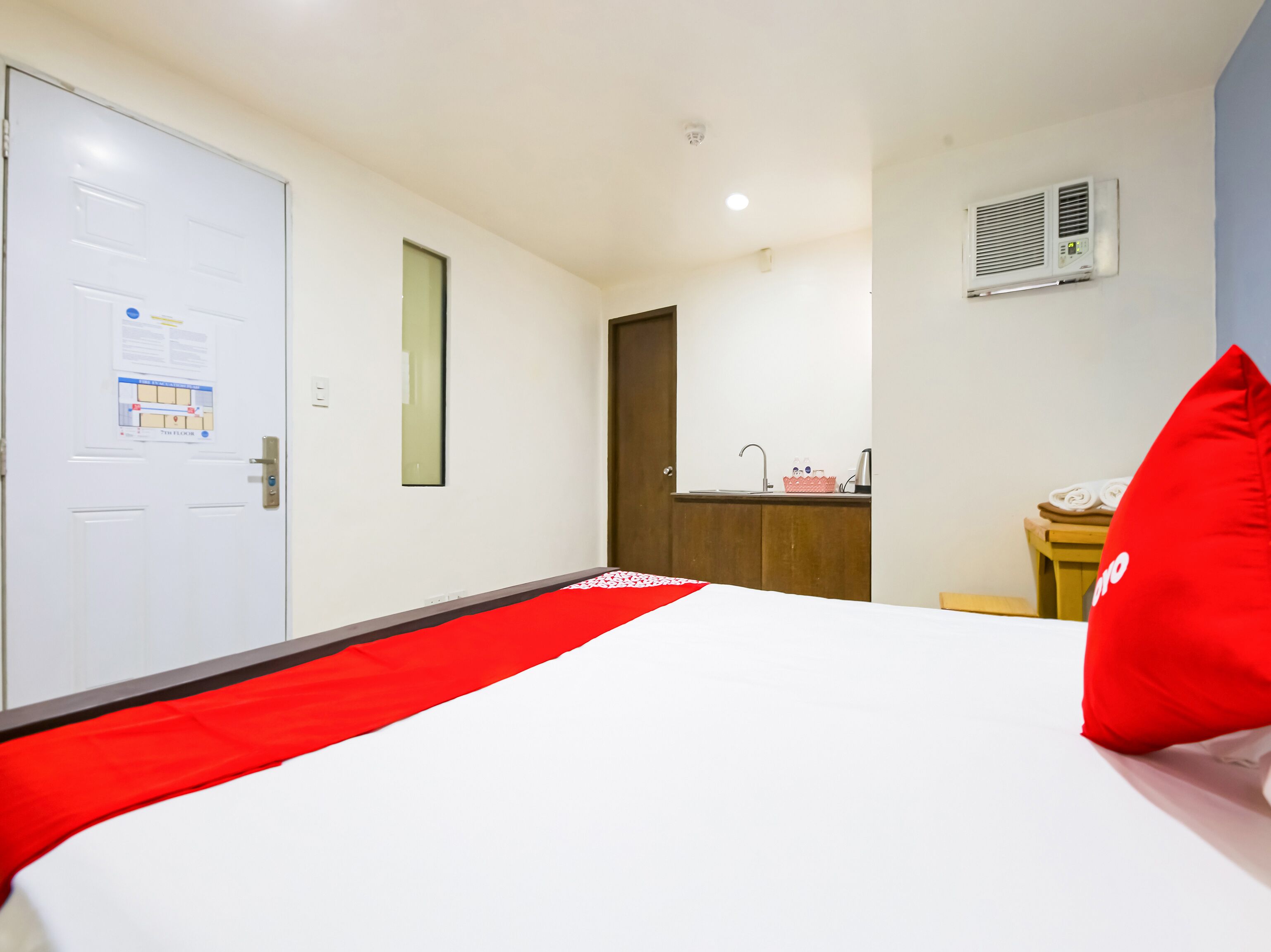 Arzo Hotel Makati by OYO Rooms