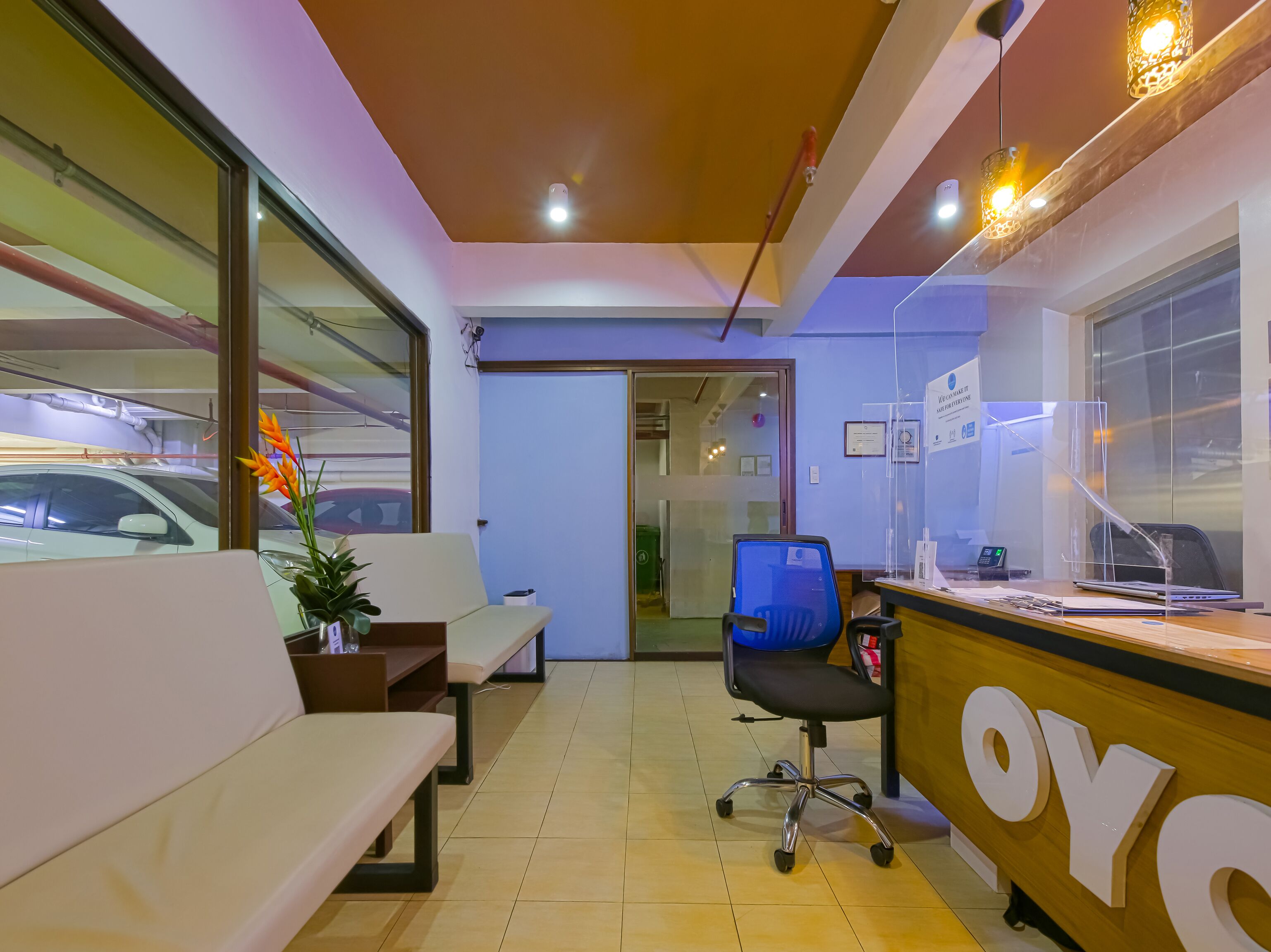 Arzo Hotel Makati by OYO Rooms