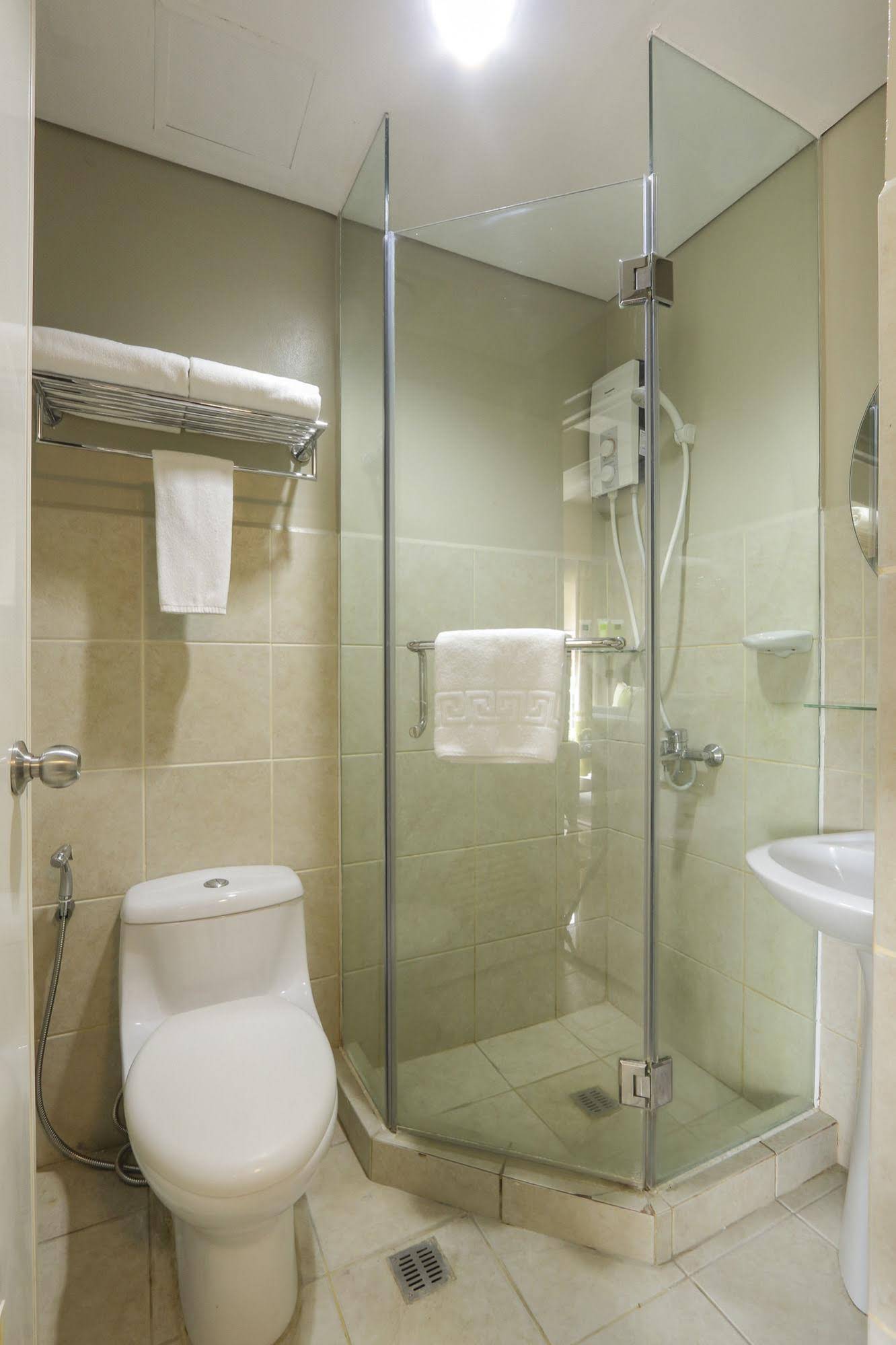 Bellini Suites at Presidio, Lakefront