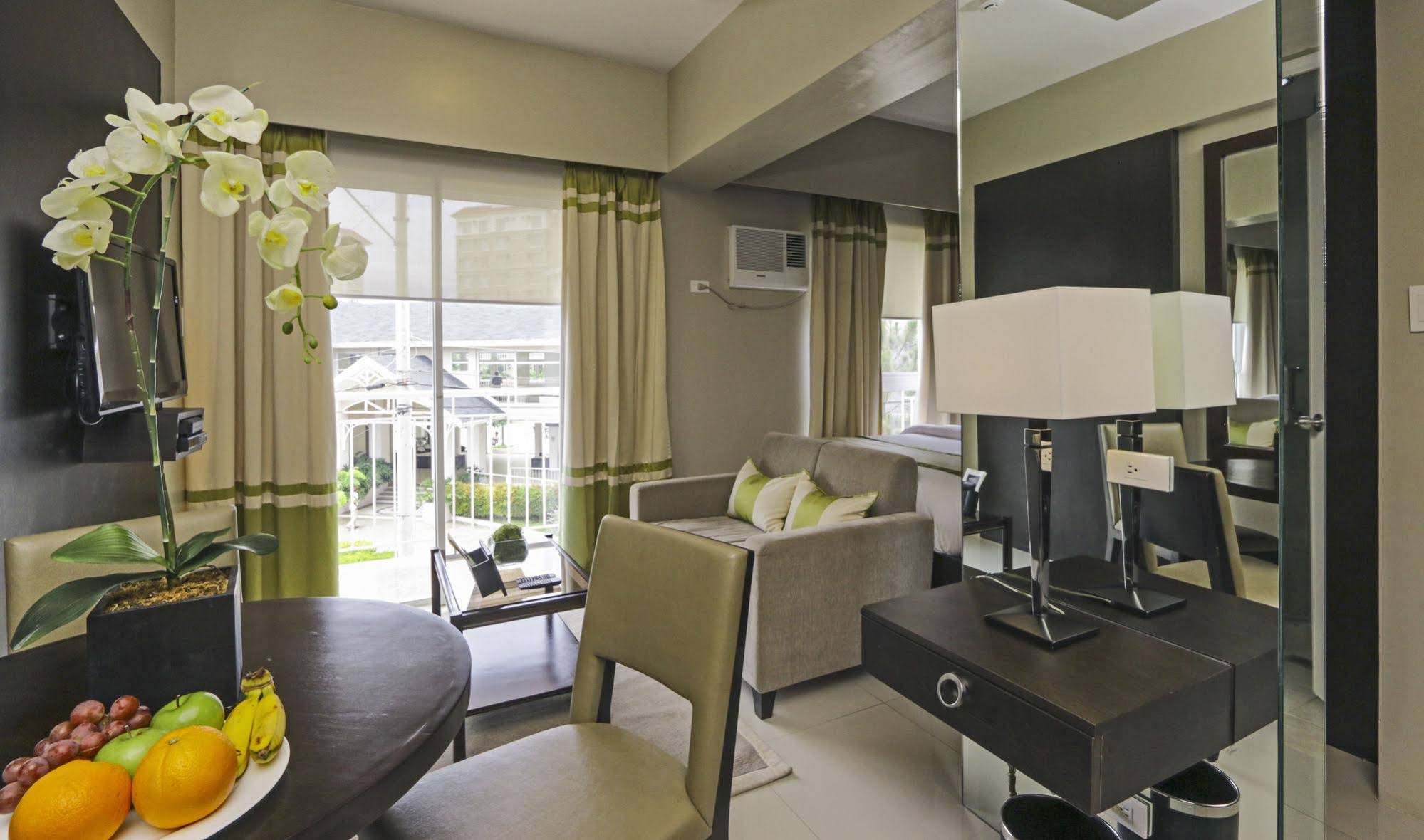 Bellini Suites at Presidio, Lakefront