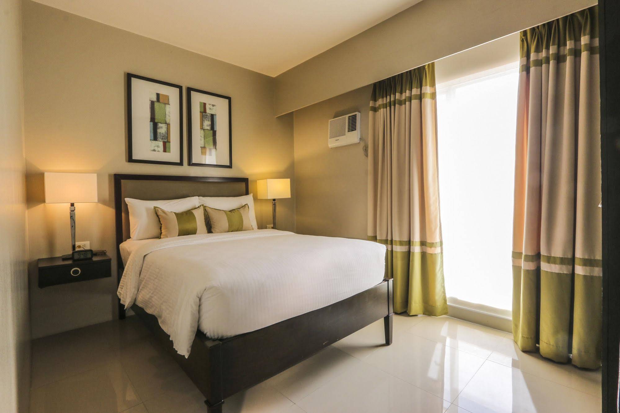 Bellini Suites at Presidio, Lakefront