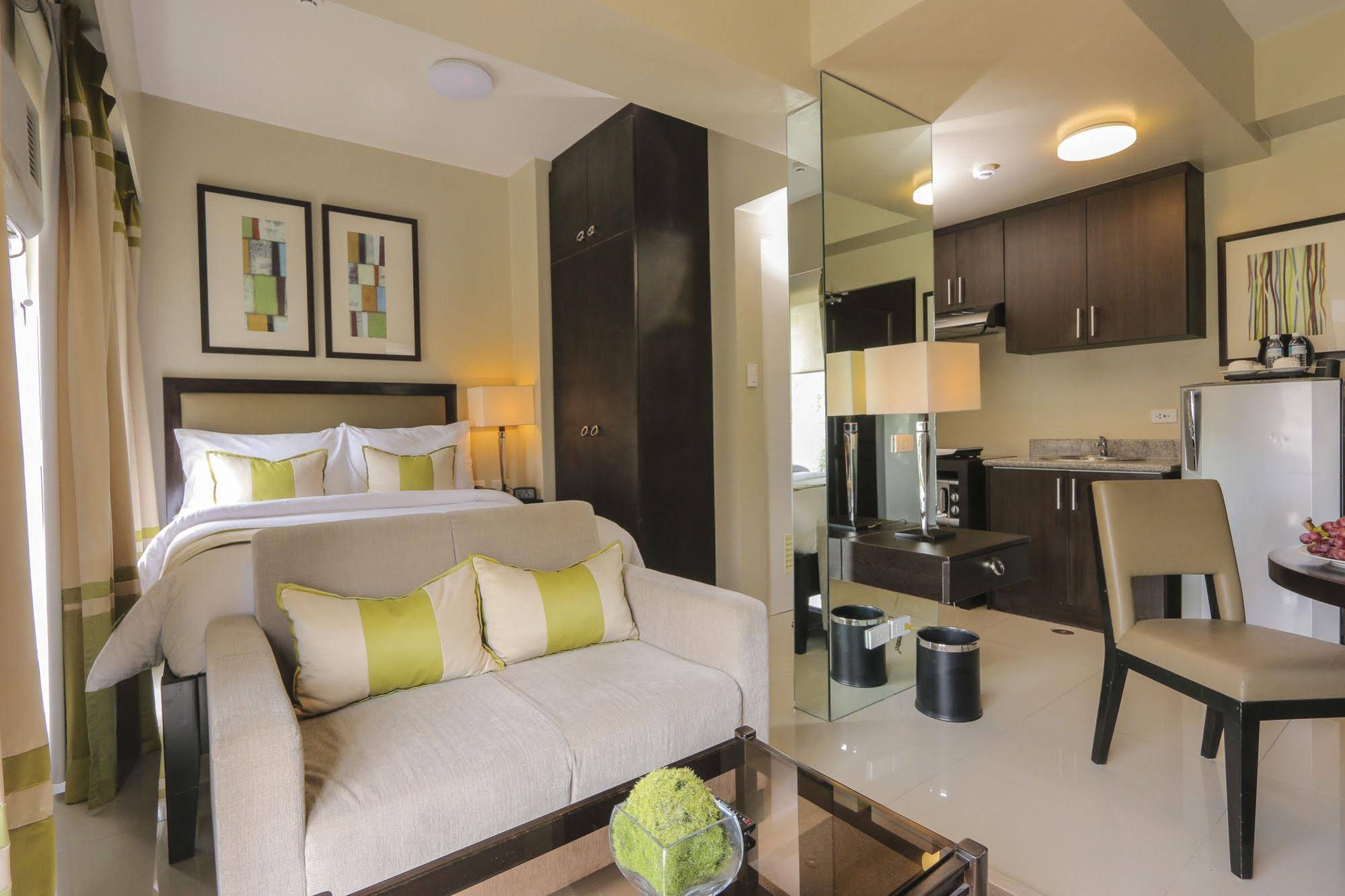 Bellini Suites at Presidio, Lakefront