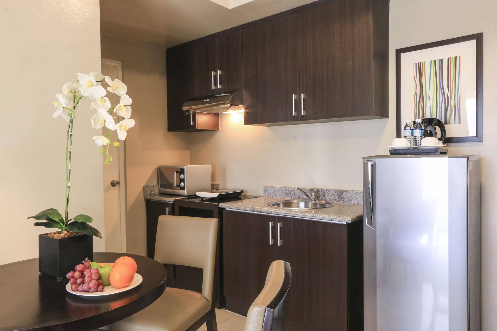 Bellini Suites at Presidio, Lakefront