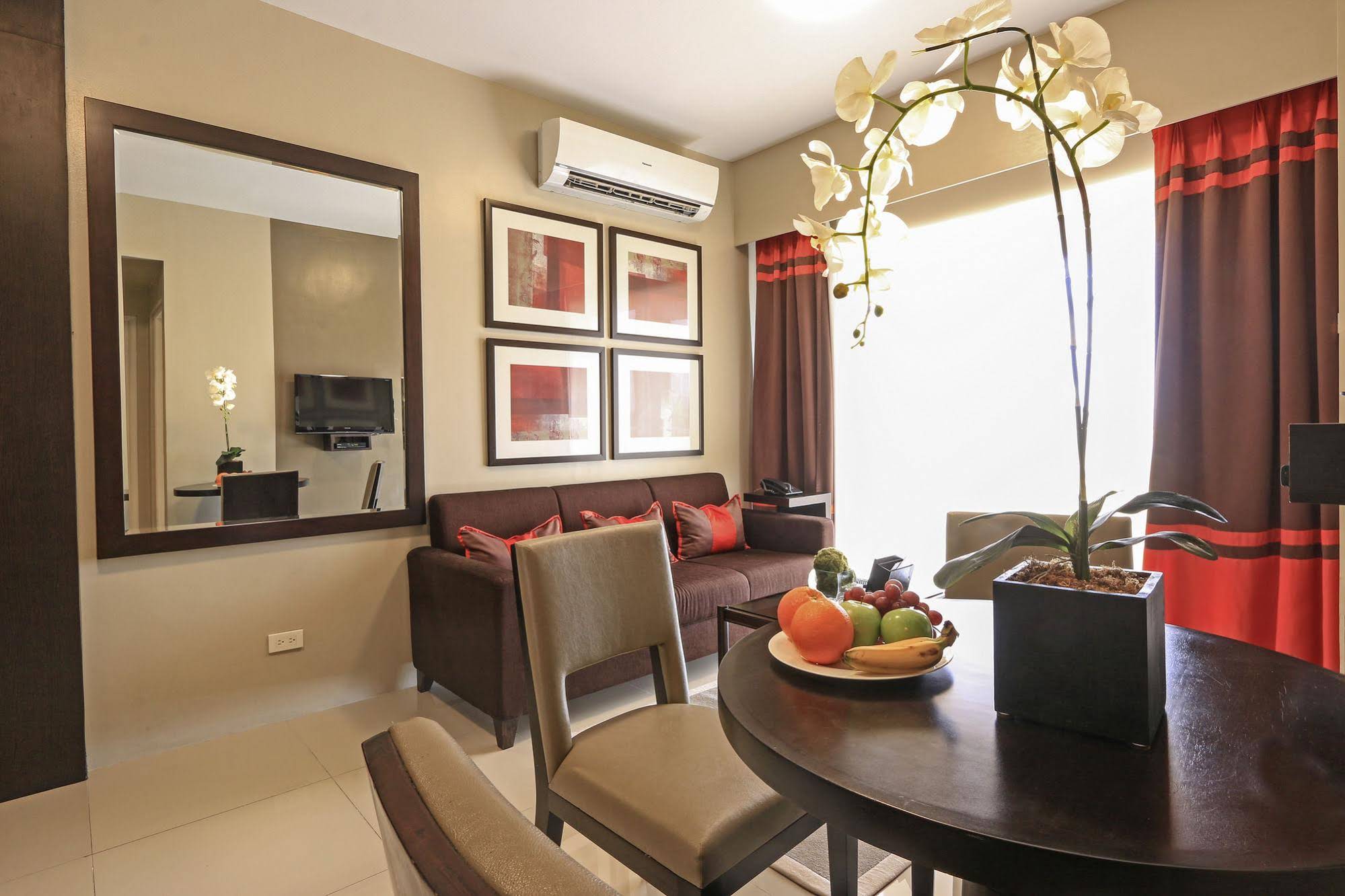 Bellini Suites at Presidio, Lakefront