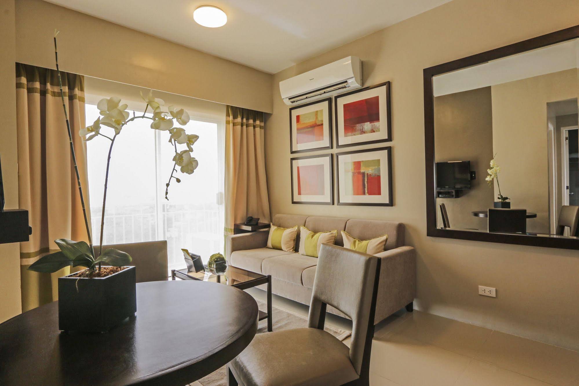 Bellini Suites at Presidio, Lakefront