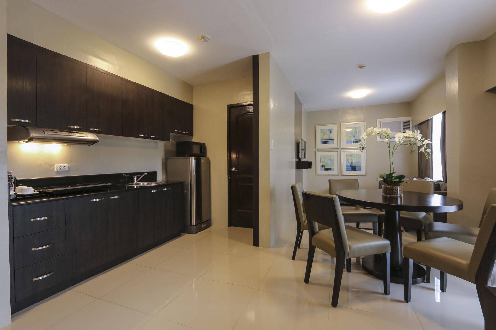 Bellini Suites at Presidio, Lakefront