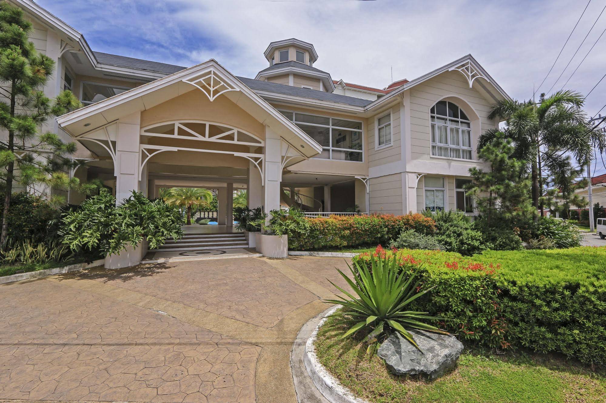 Bellini Suites at Presidio, Lakefront