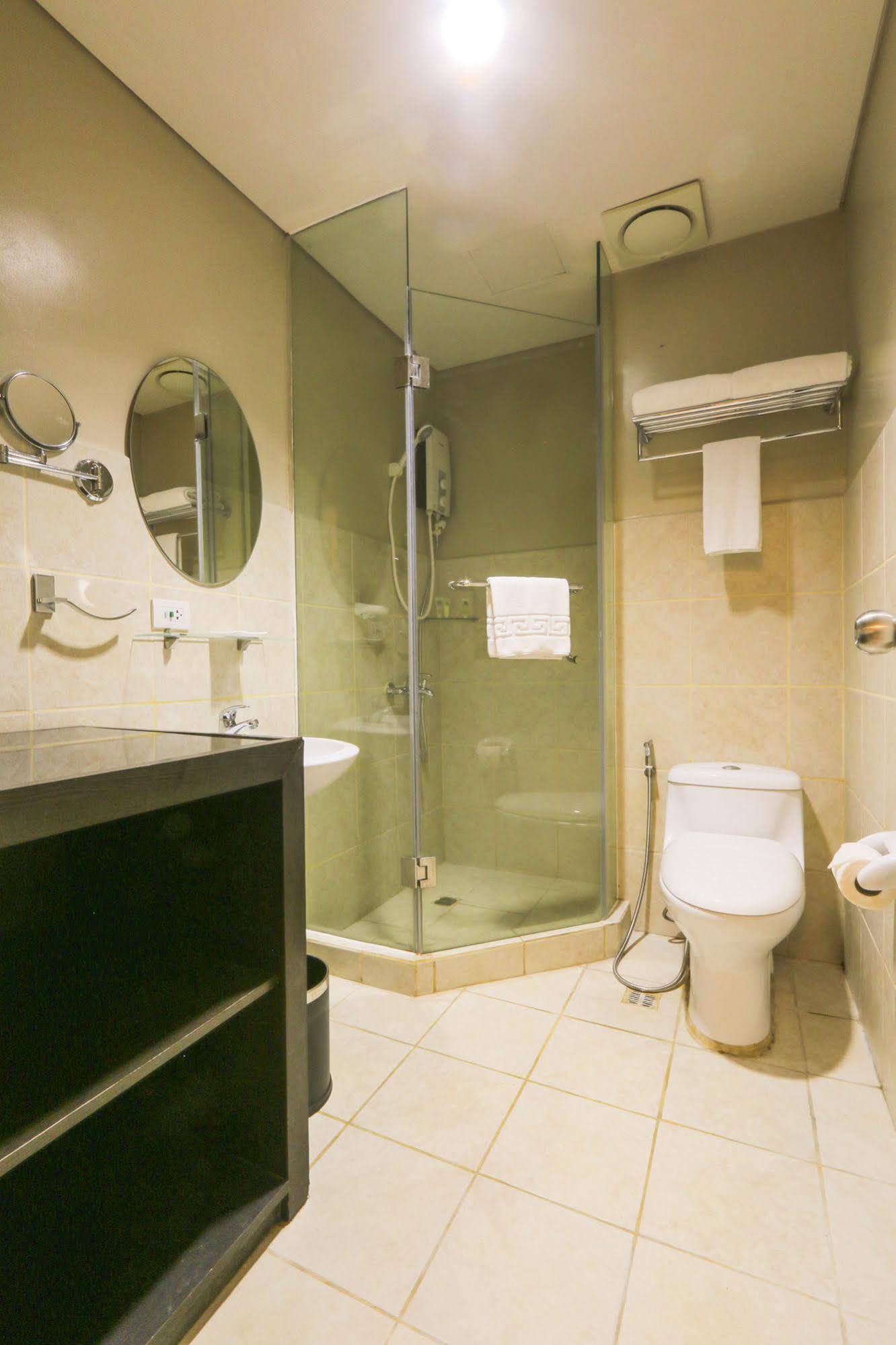 Bellini Suites at Presidio, Lakefront