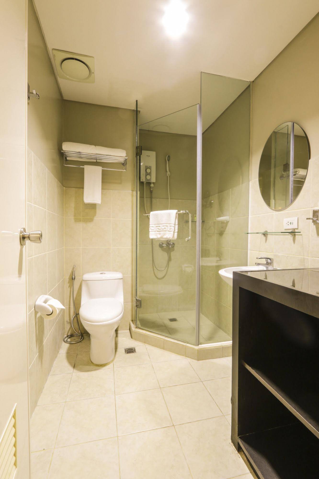Bellini Suites at Presidio, Lakefront
