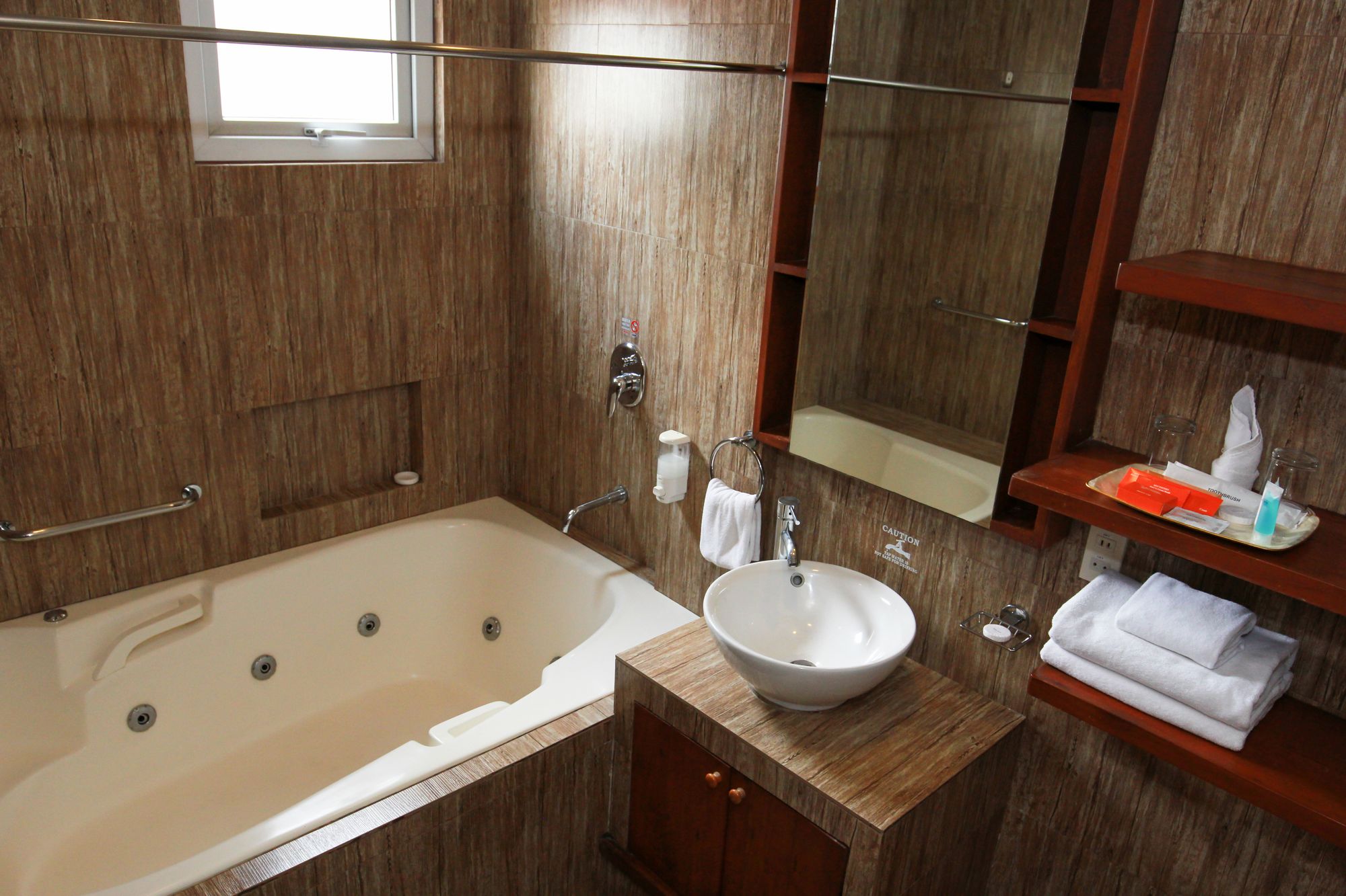 Best Western Hotel La Corona Manila