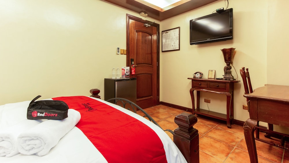 Brickwood Suites by RedDoorz