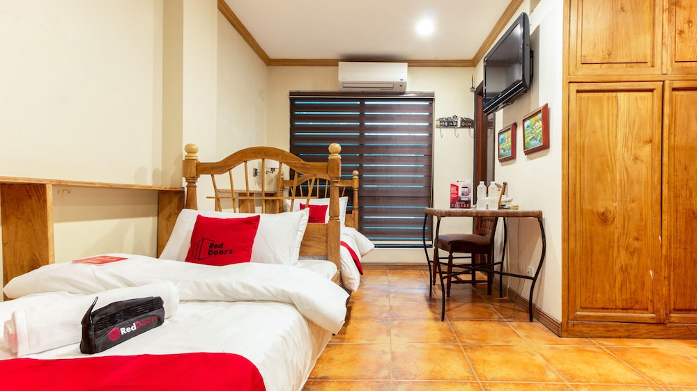 Brickwood Suites by RedDoorz