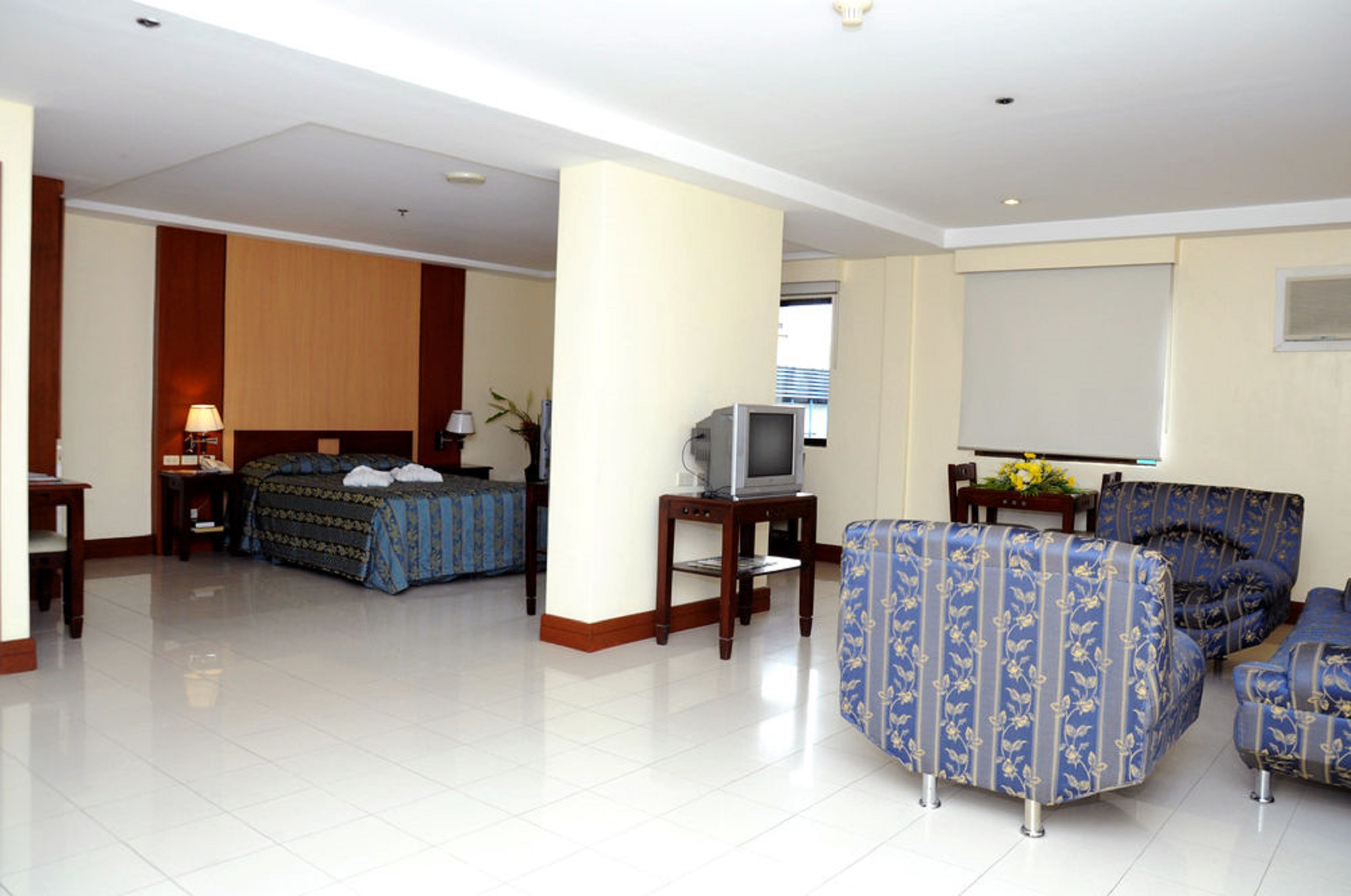 Cherry Blossoms Hotel