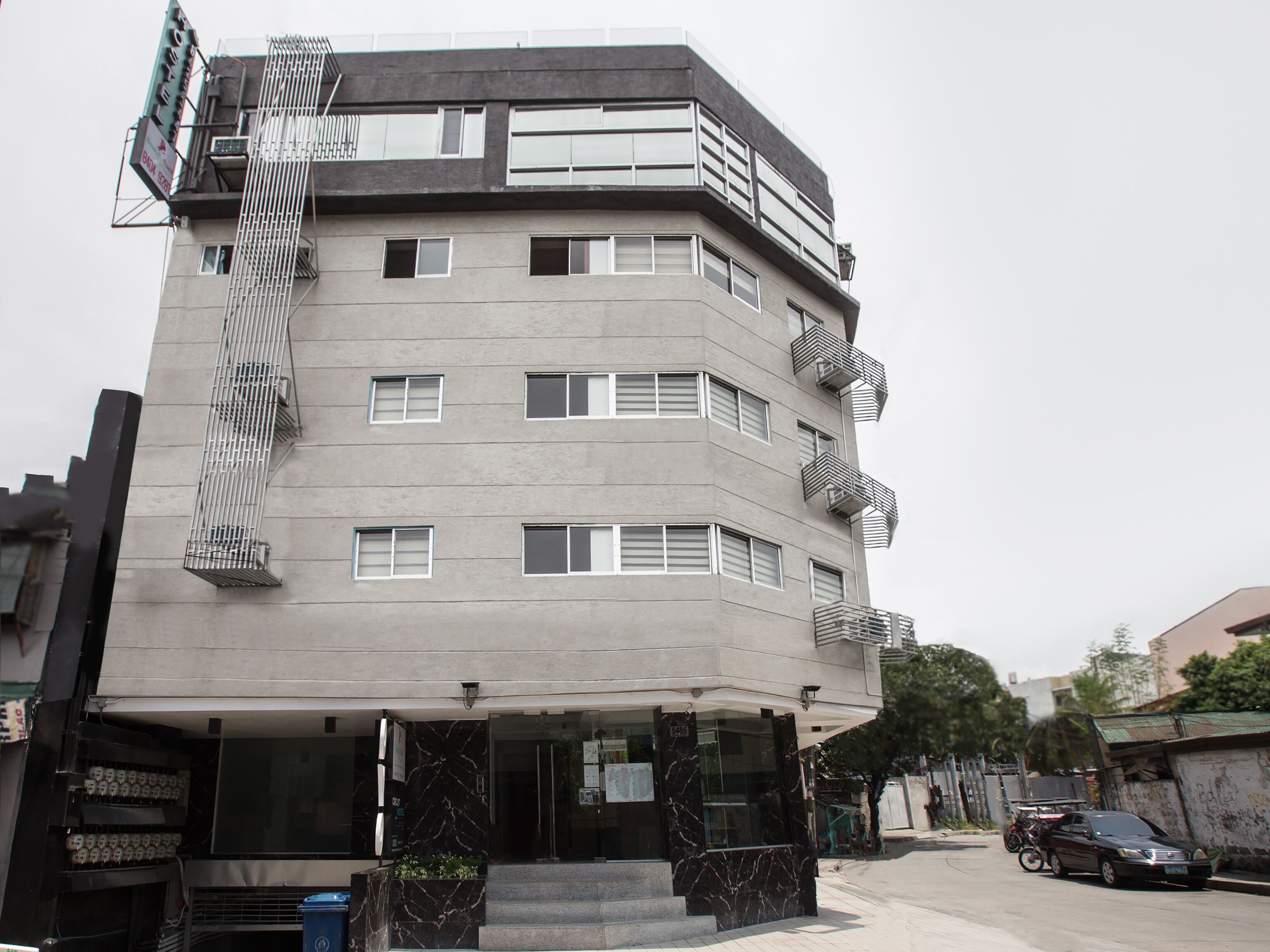 Circuit Hostel by OYO Rooms
