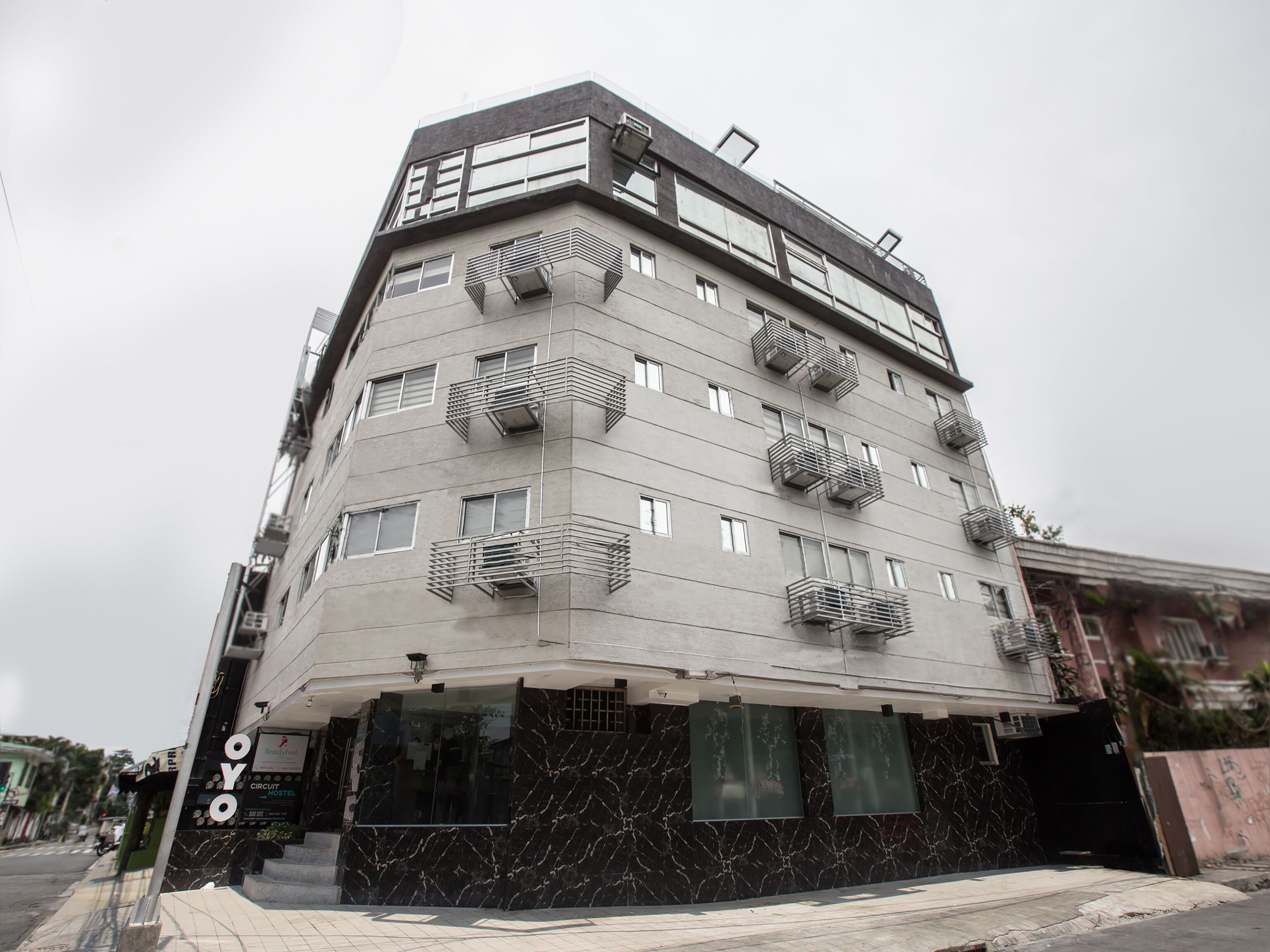 Circuit Hostel by OYO Rooms