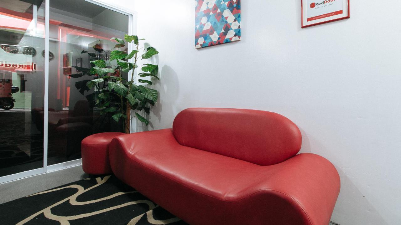 CMJ Apartment by RedDoorz