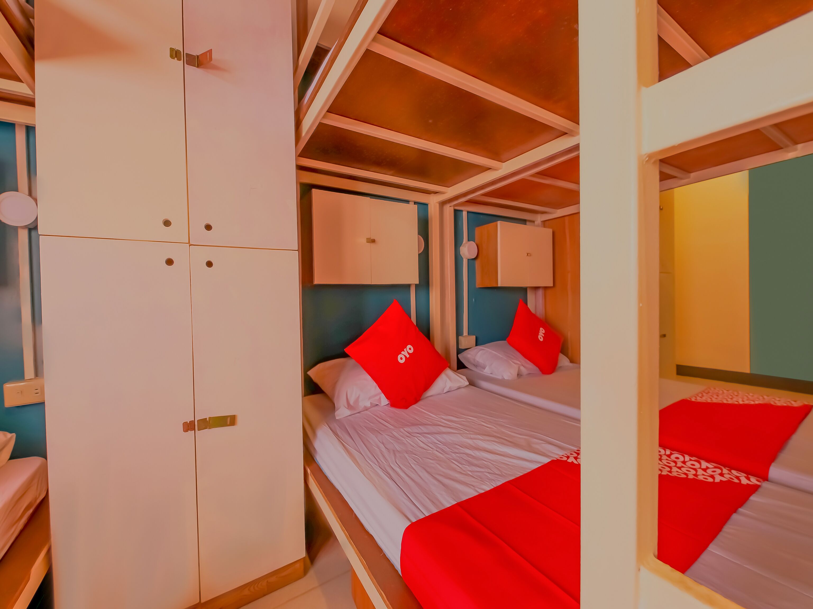 Crowne One Condo by Oyo Rooms