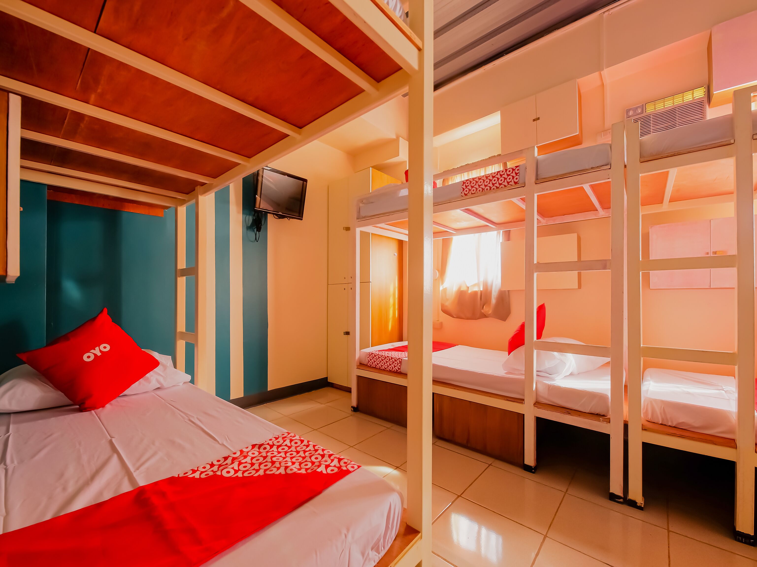Crowne One Condo by Oyo Rooms