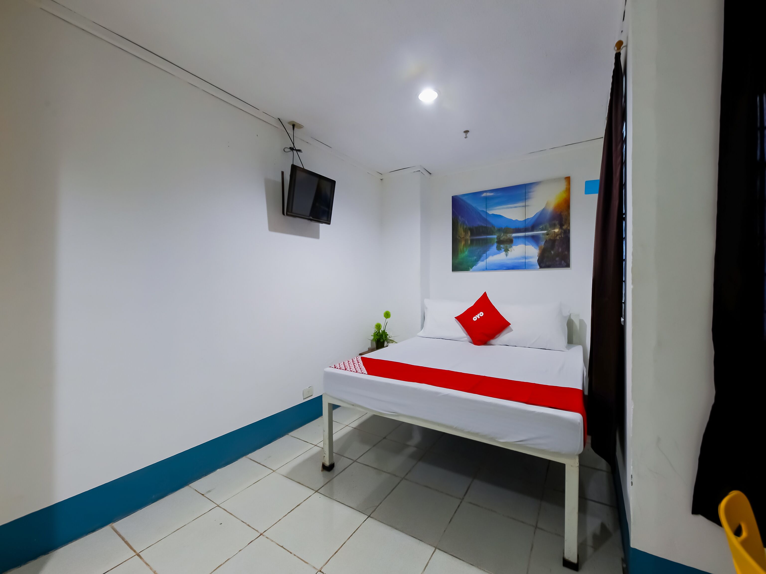 Crowne One Condo by Oyo Rooms