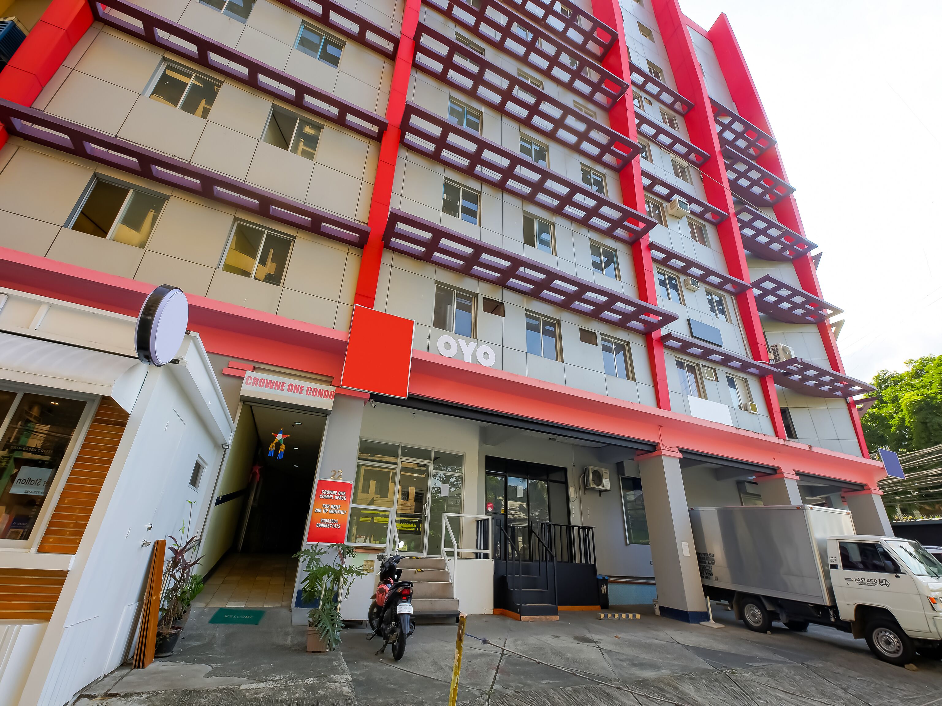 Crowne One Condo by Oyo Rooms