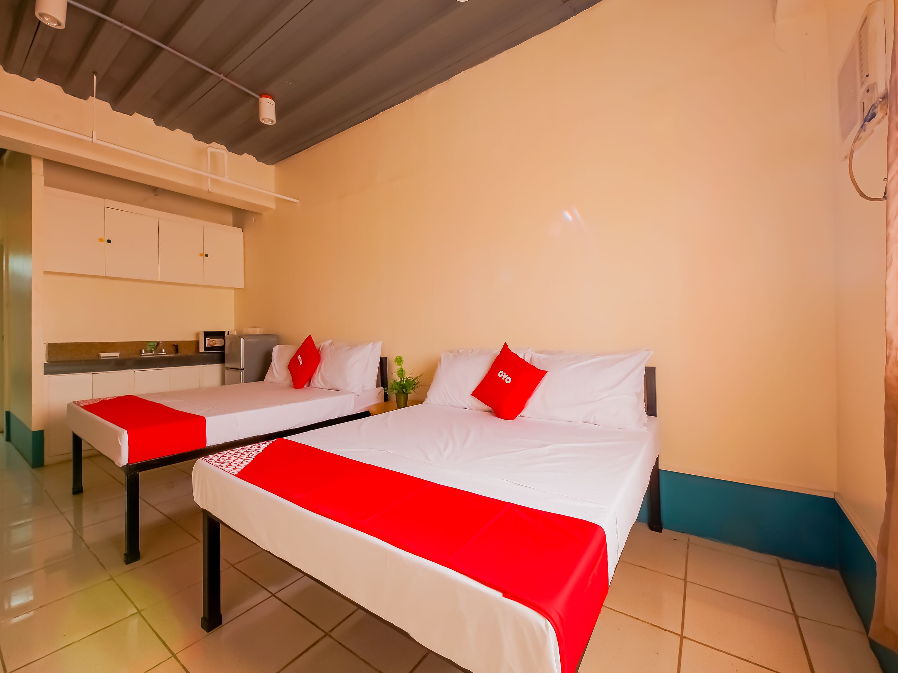 Crowne One Condo by Oyo Rooms