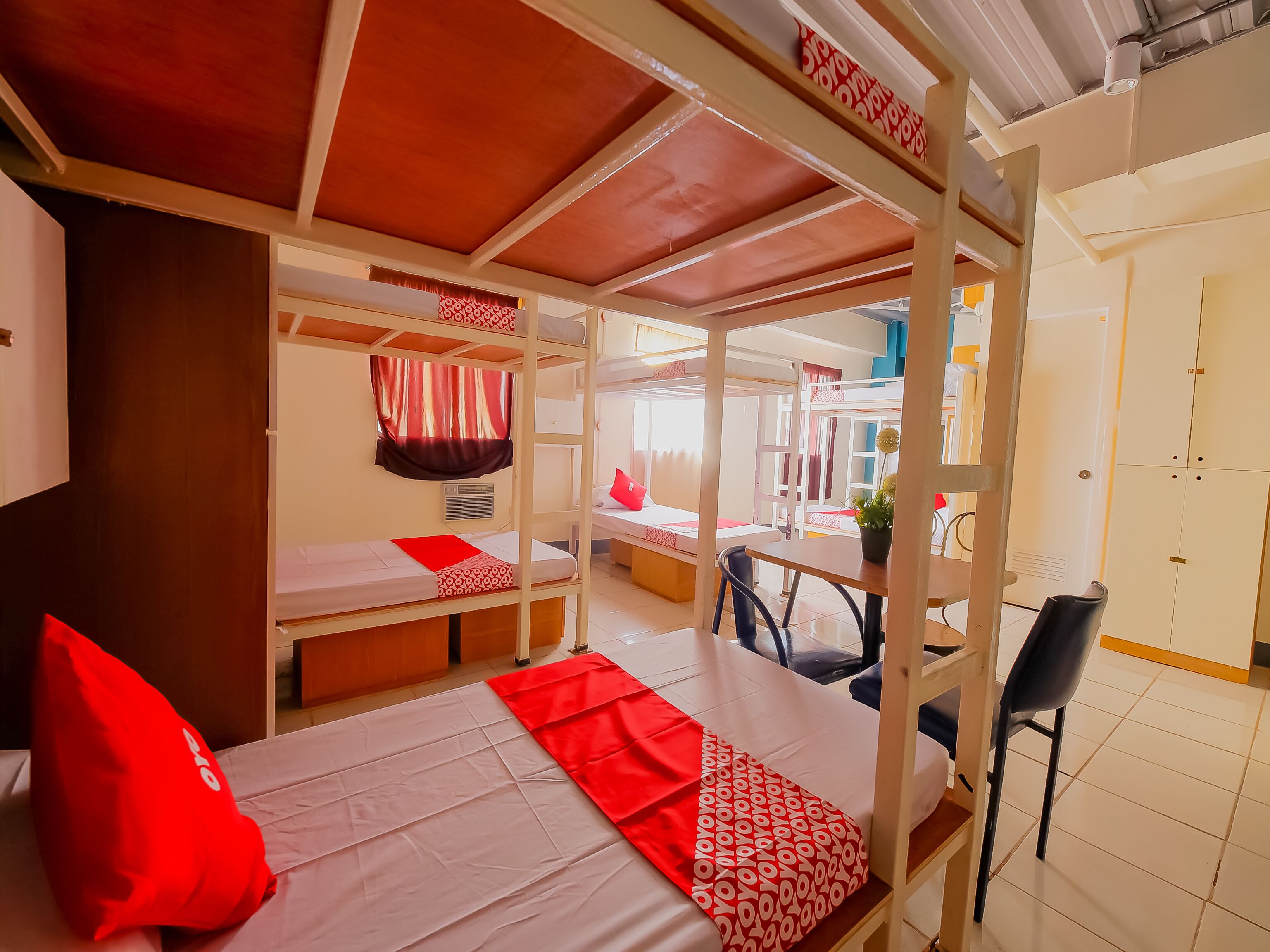 Crowne One Condo by Oyo Rooms