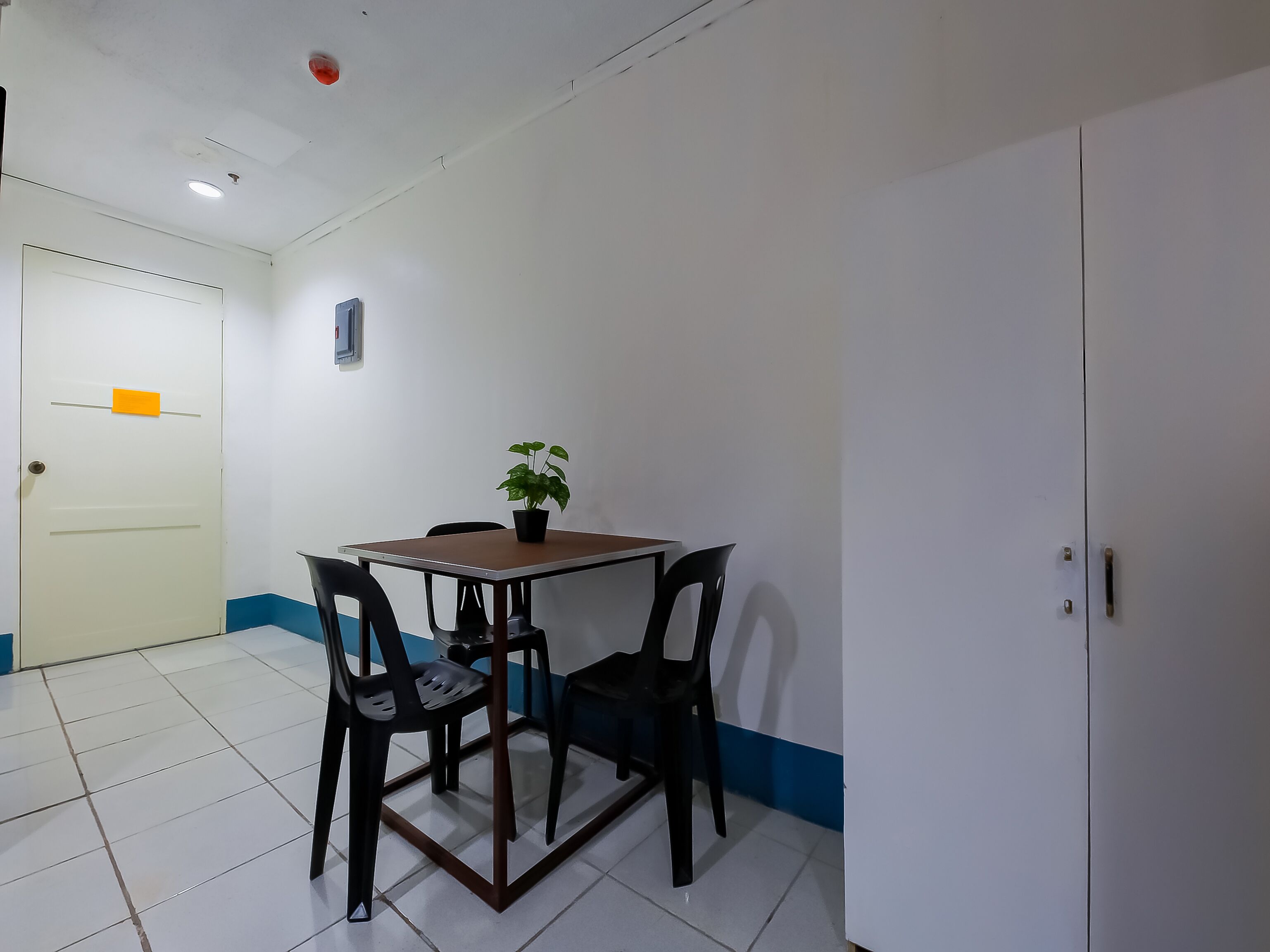Crowne One Condo by Oyo Rooms