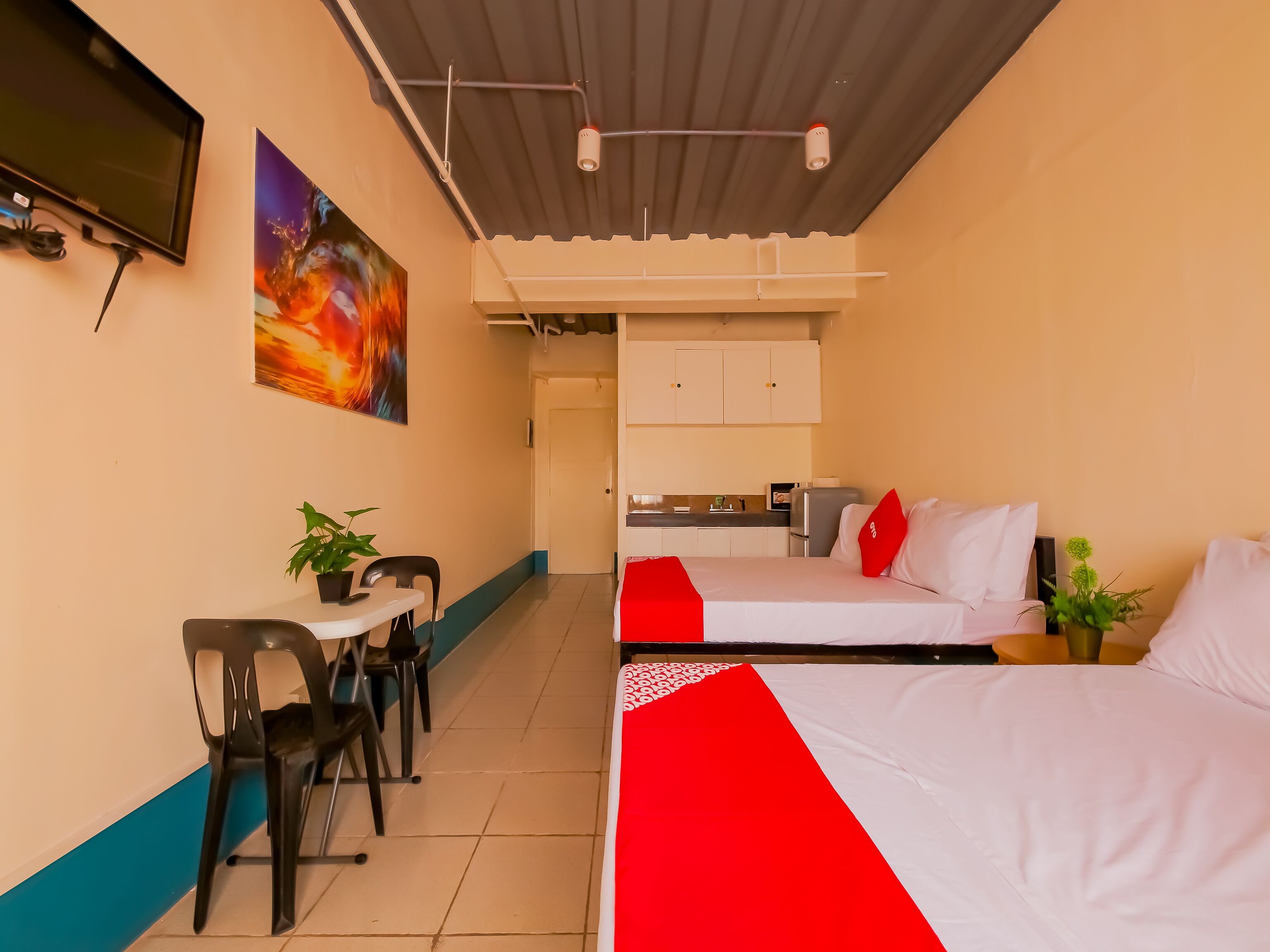 Crowne One Condo by Oyo Rooms