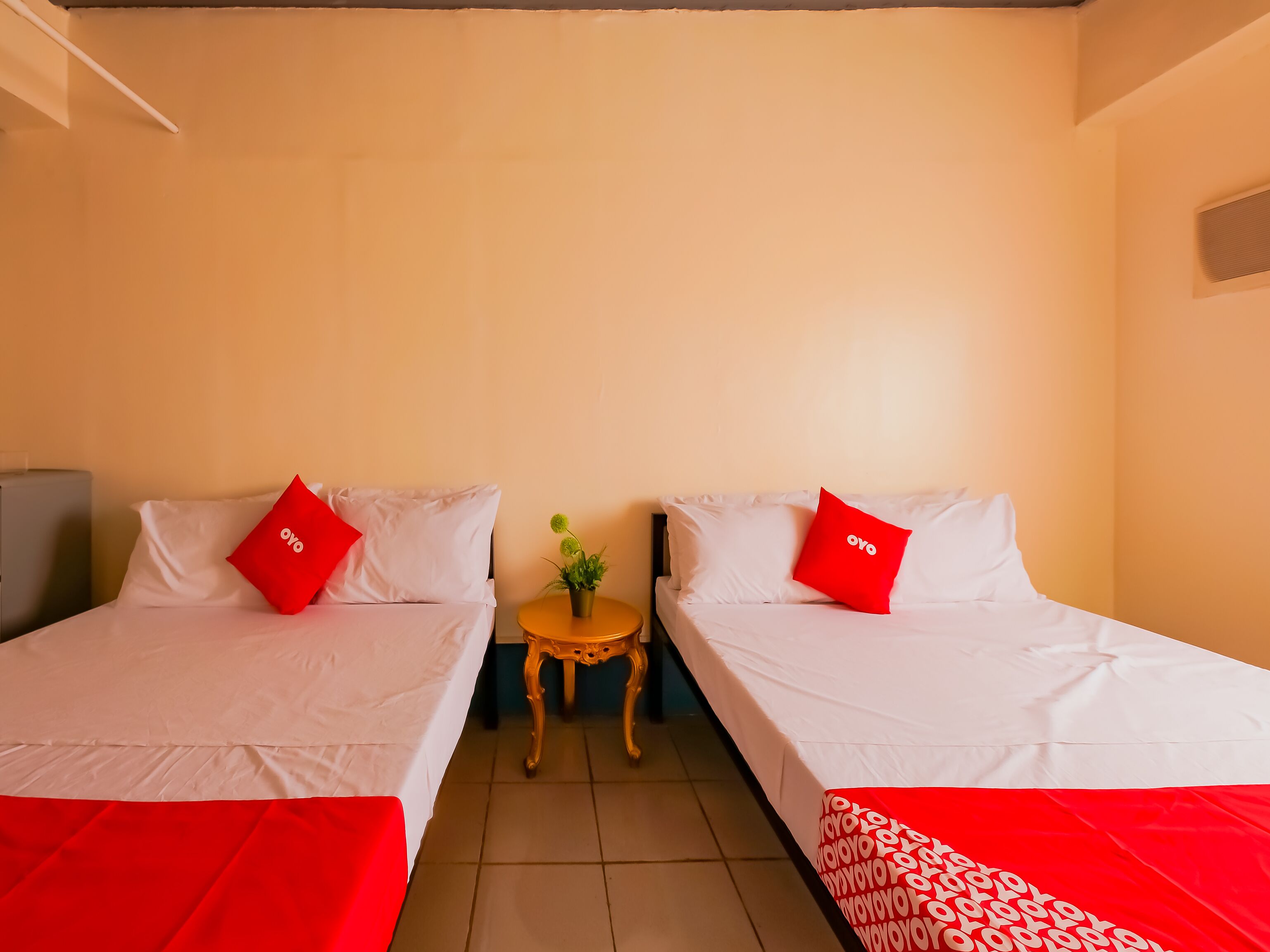 Crowne One Condo by Oyo Rooms