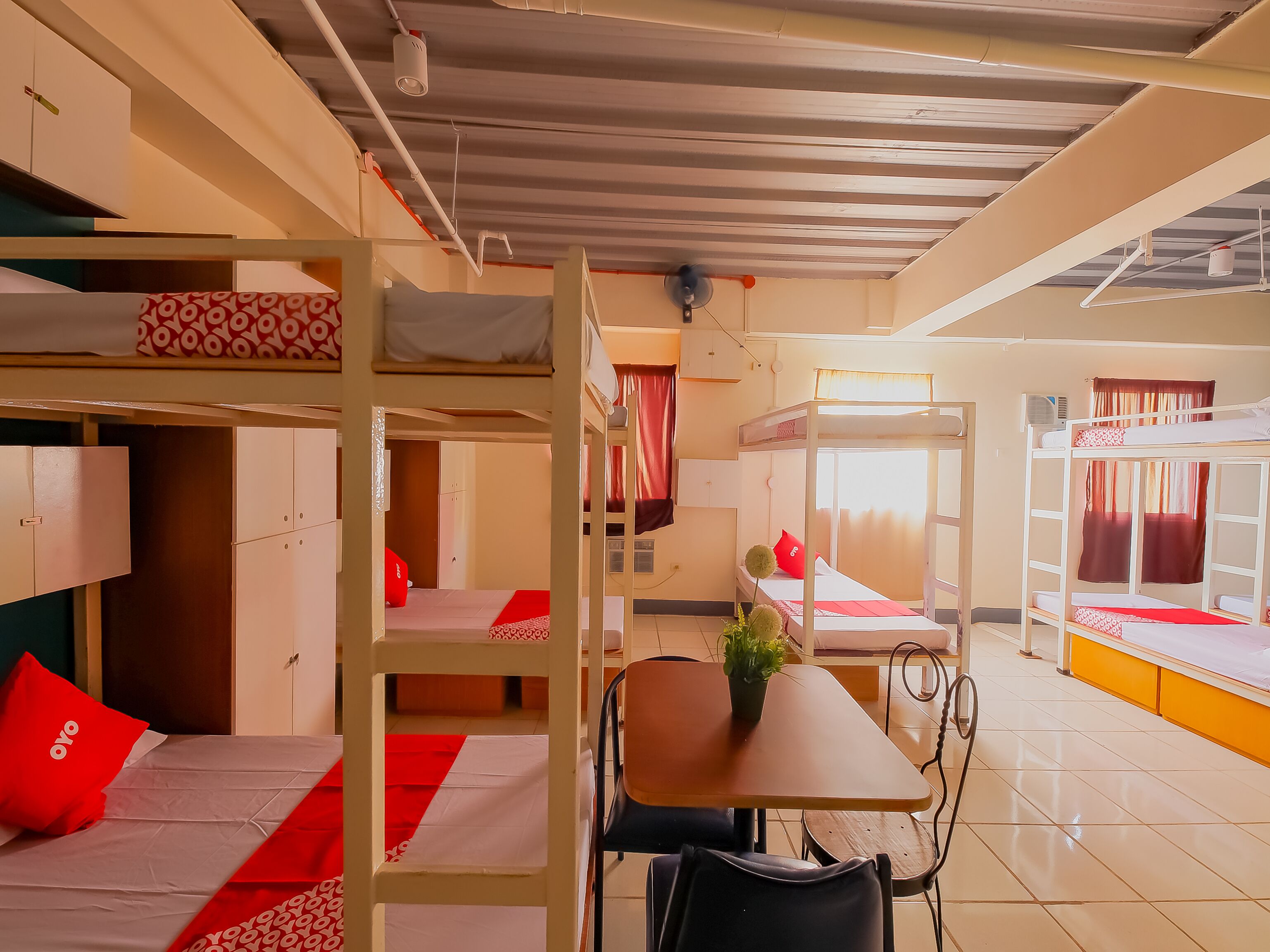 Crowne One Condo by Oyo Rooms