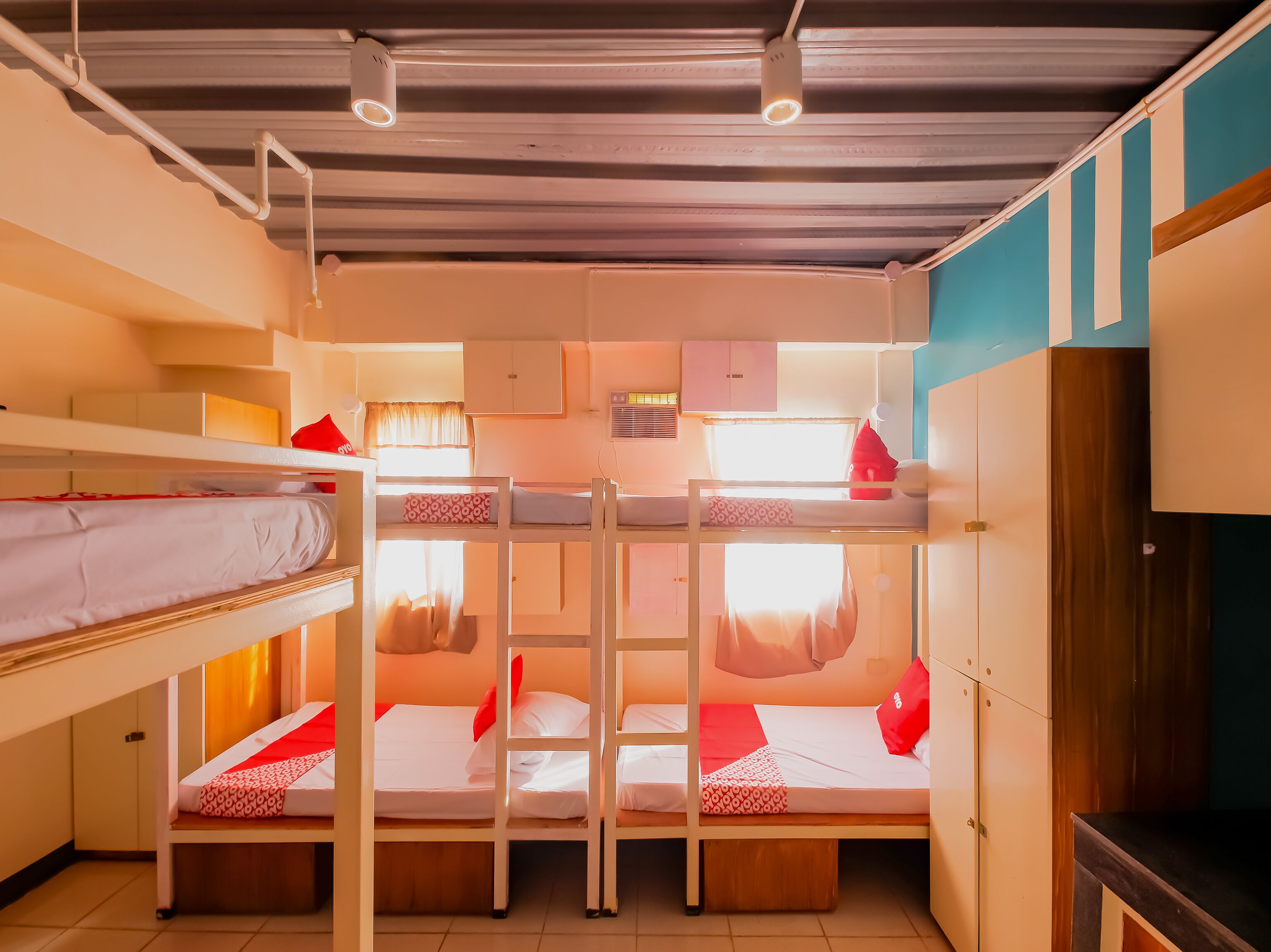 Crowne One Condo by Oyo Rooms