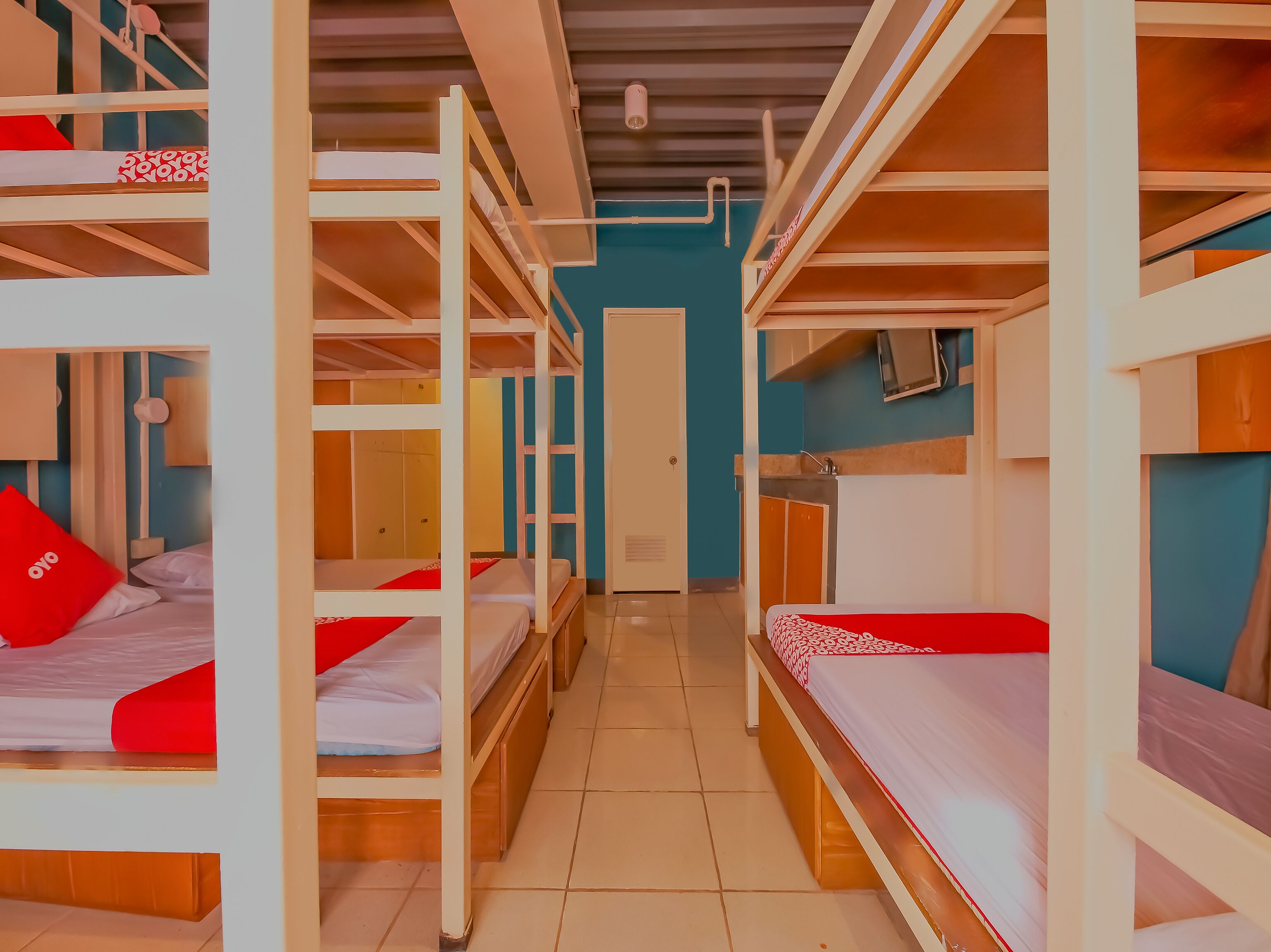 Crowne One Condo by Oyo Rooms