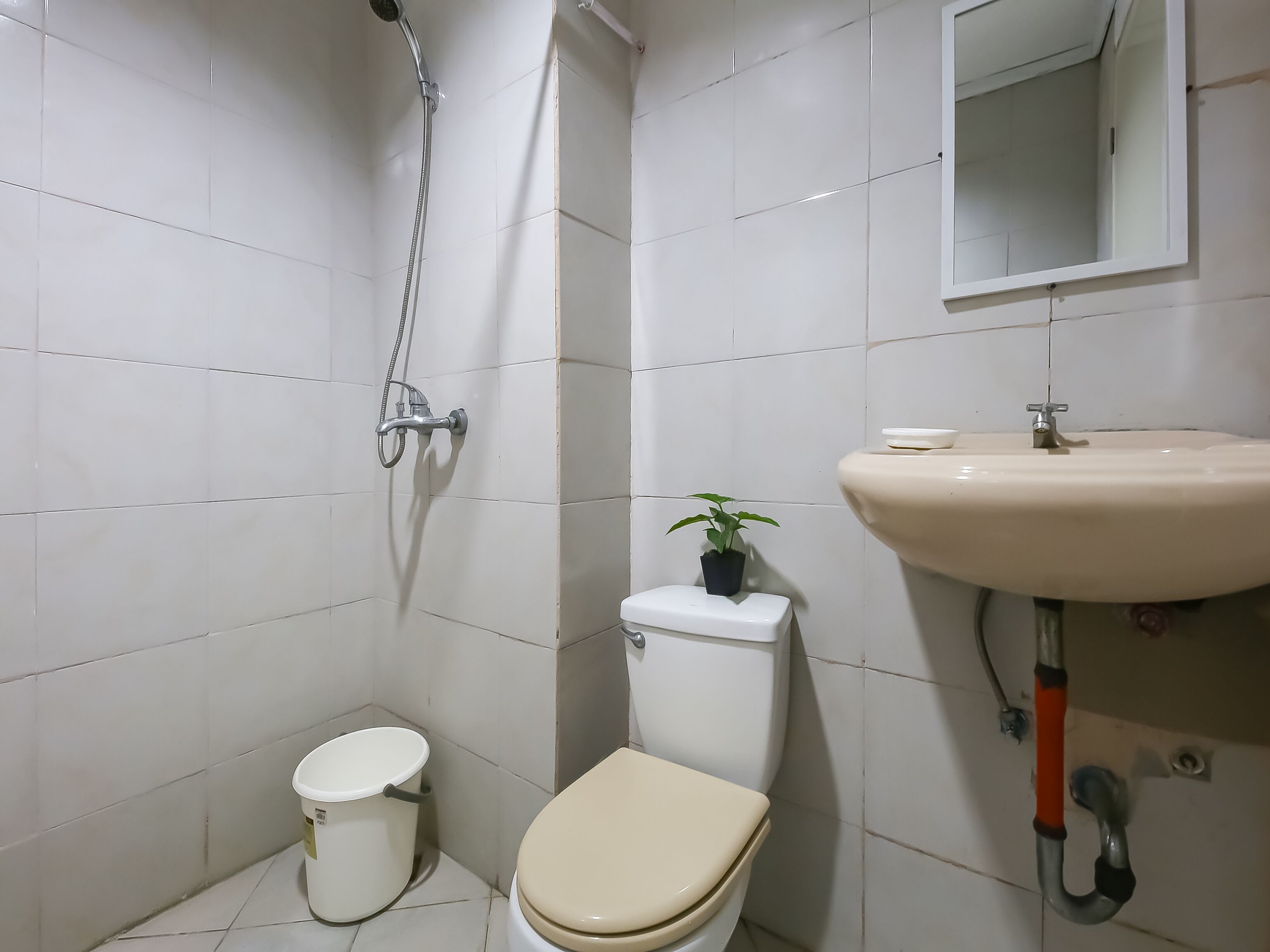 Crowne One Condo by Oyo Rooms