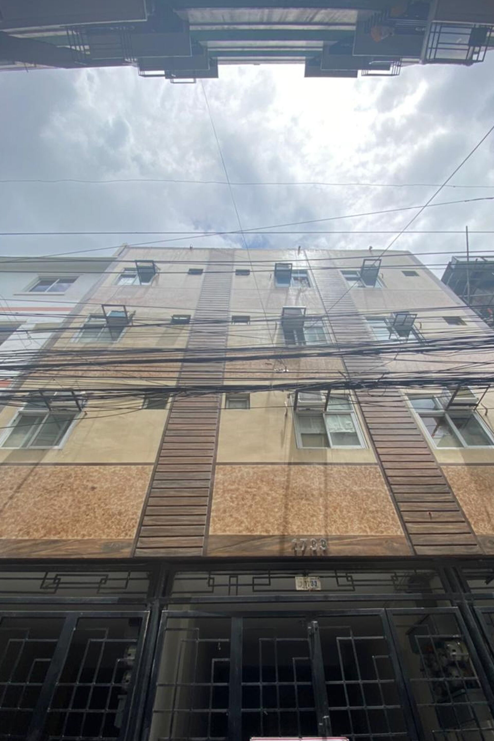Eisen Apartelle by OYO Rooms