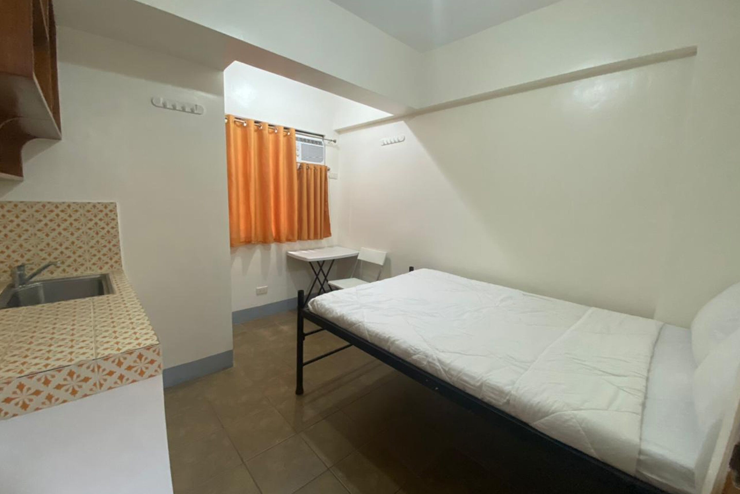 Eisen Apartelle by OYO Rooms