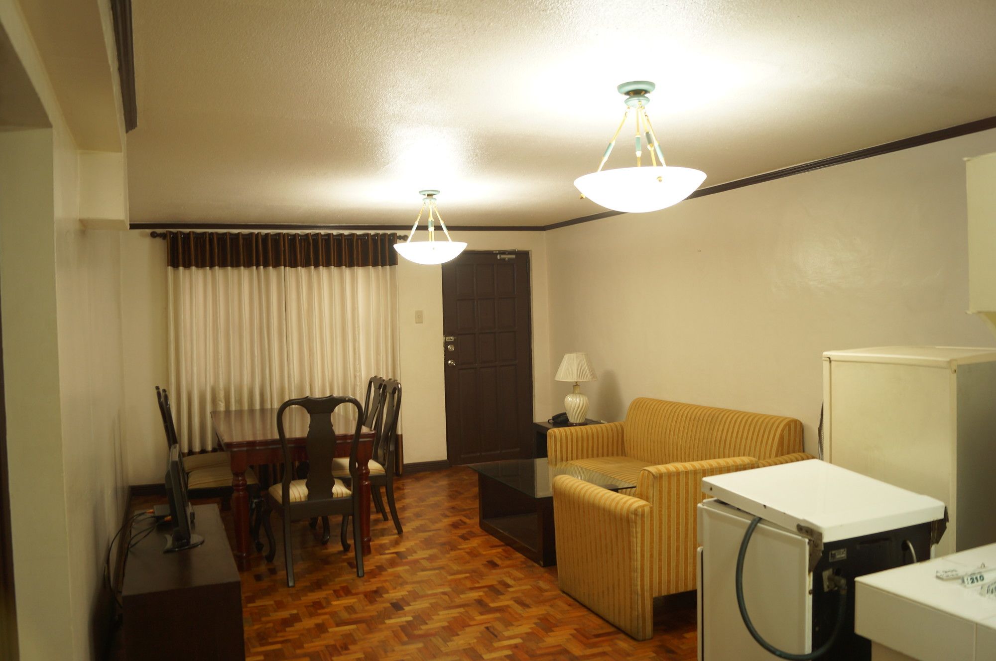 El Rico Suites