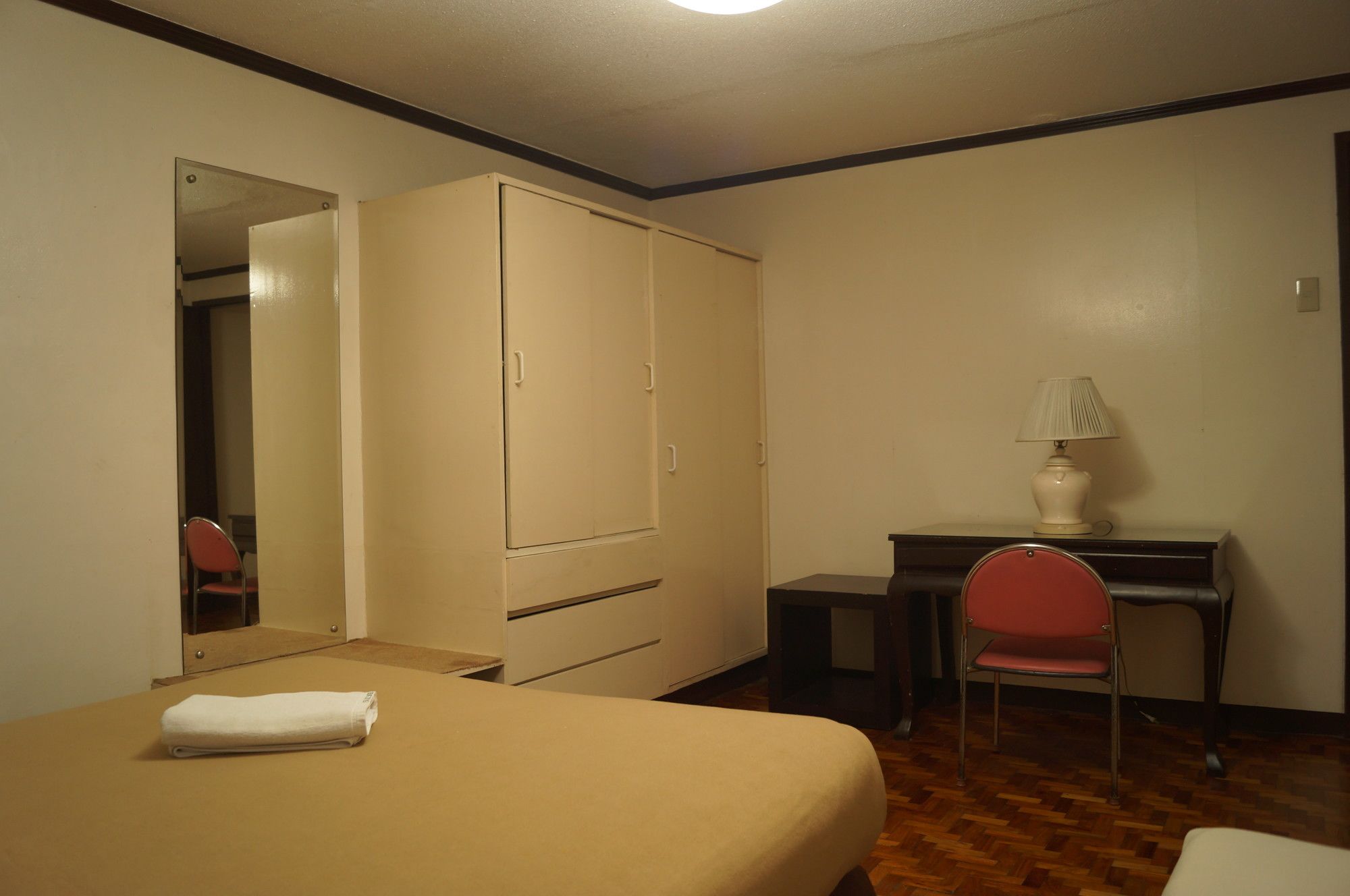 El Rico Suites