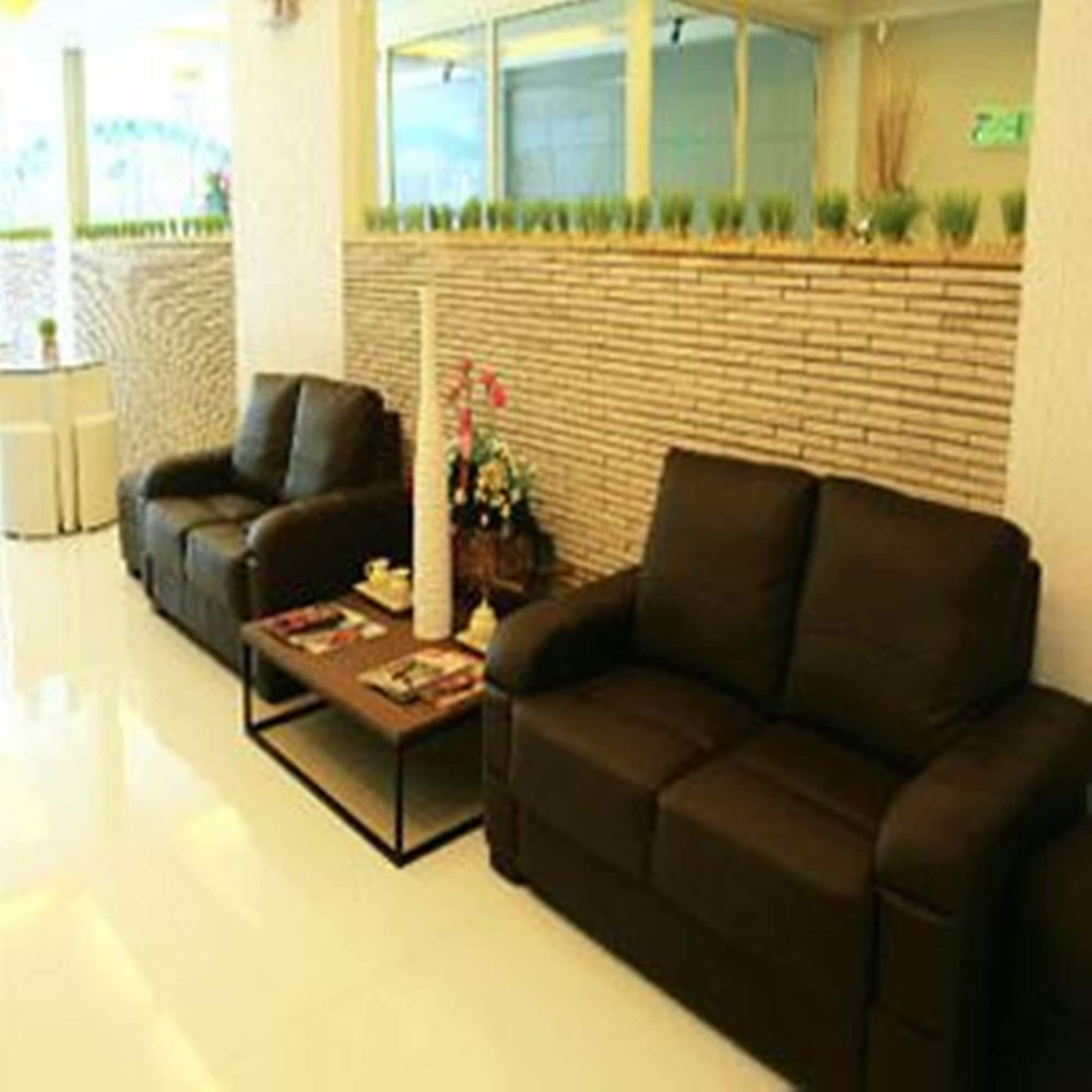 Capital O 820 Guijo Suites Makati