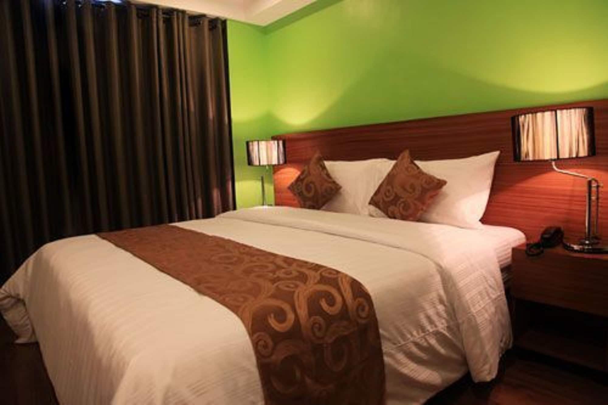 Capital O 820 Guijo Suites Makati