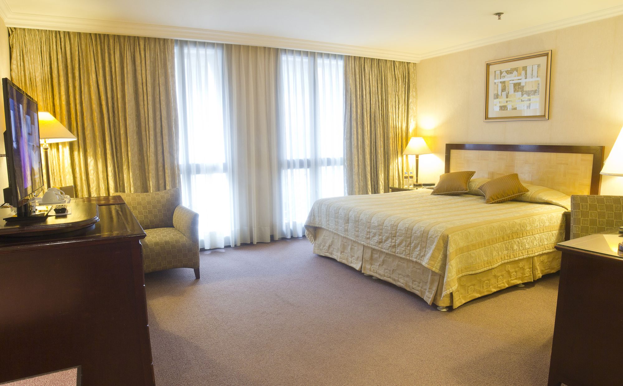Herald Suites Solana