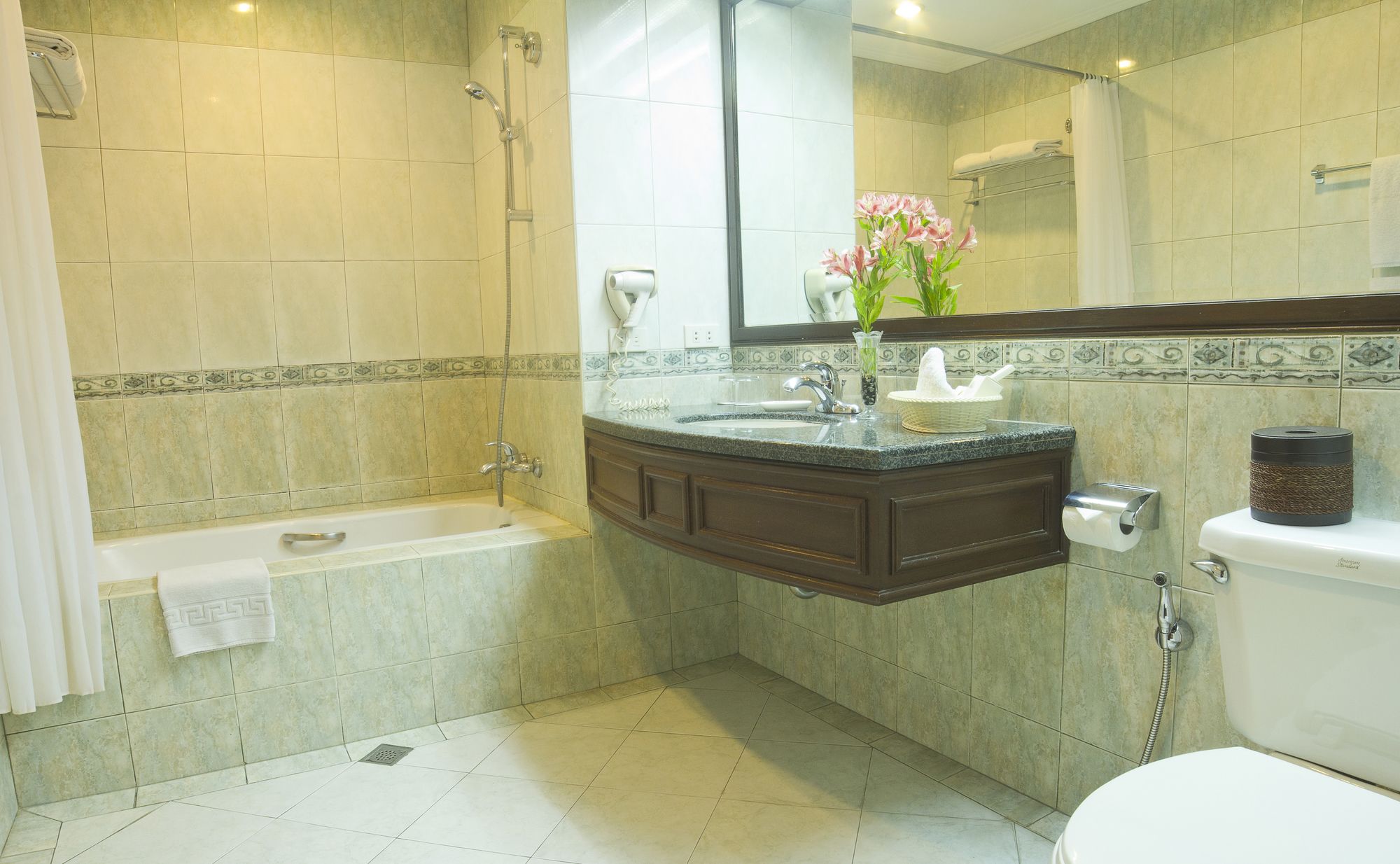 Herald Suites Solana