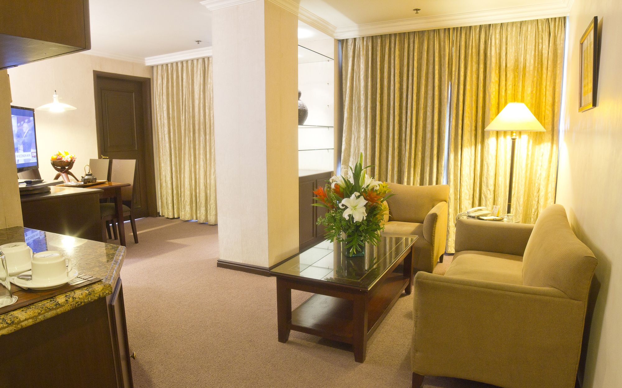 Herald Suites Solana