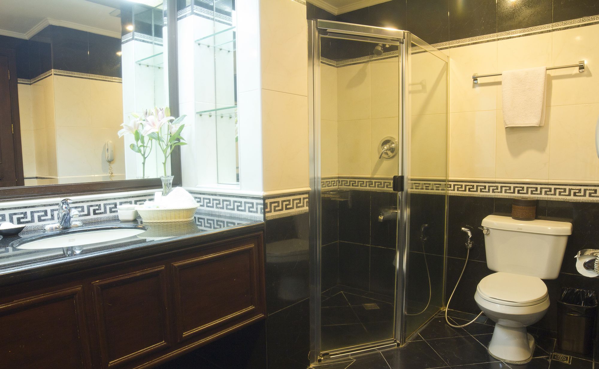 Herald Suites Solana