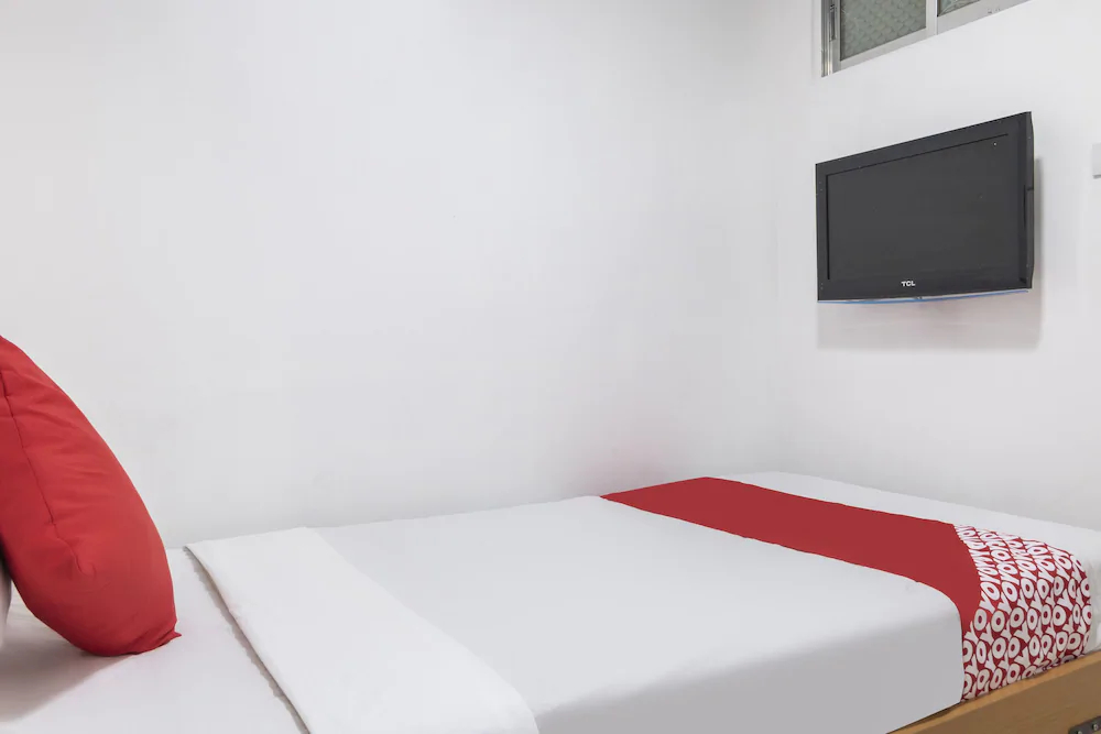 Lucky Hotel by OYO Rooms